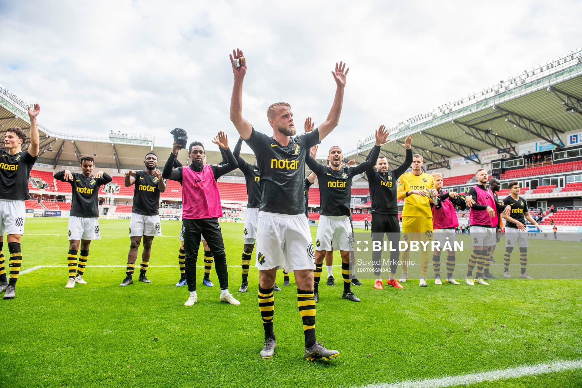 AIK:spelarna jublar under fotbollsmatchen i Allsvenskan mellan Kalmar och AIK den 6 juli 2019 i Kalmar.