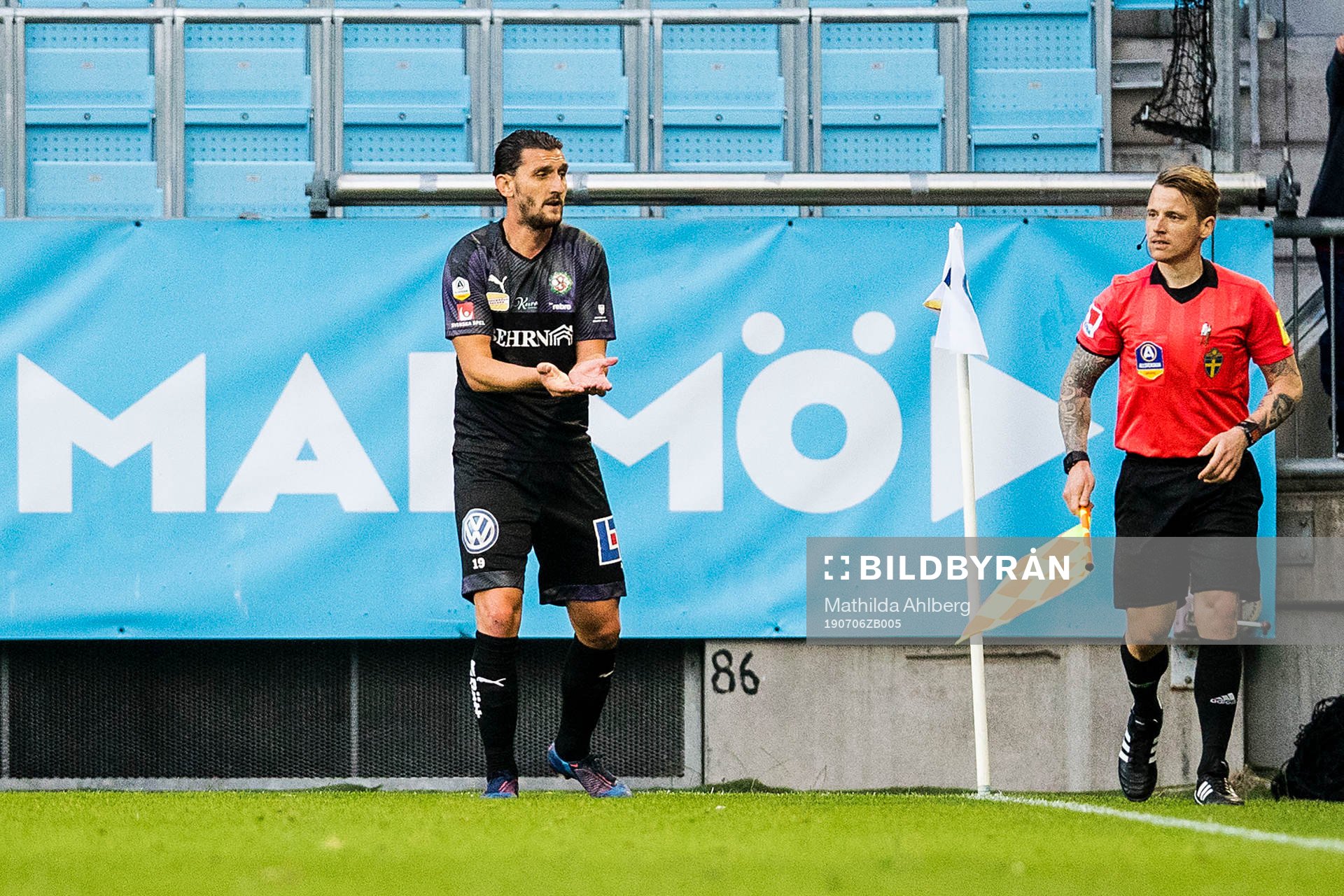 Örebros Agon Mehmeti deppar