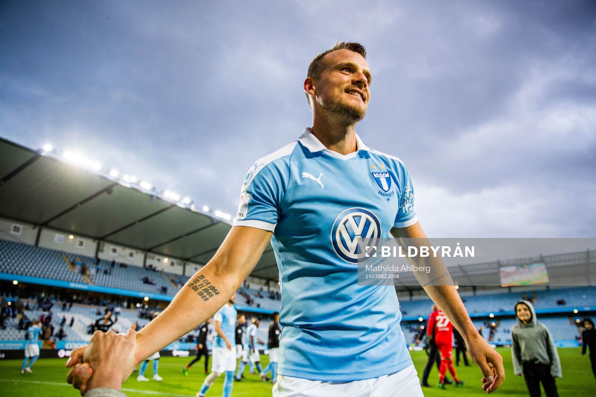  Malmö FFs Eric Larsson jublar efter fotbollsmatchen i Allsvenskan mellan Malmö och Örebro den 6 juli 2019 i Malmö. 