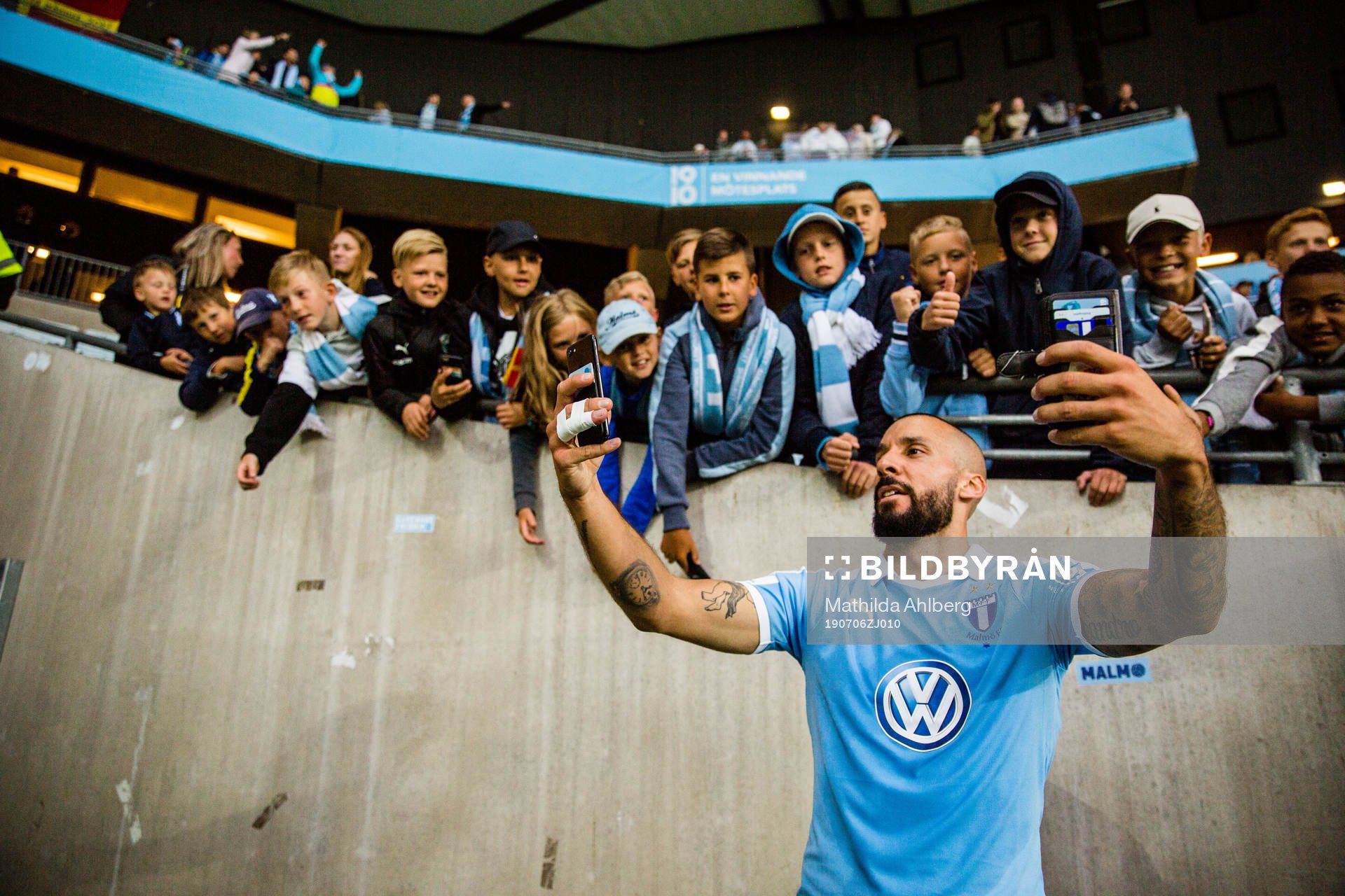 Malmö FFs Guillermo Molins jublar med fans