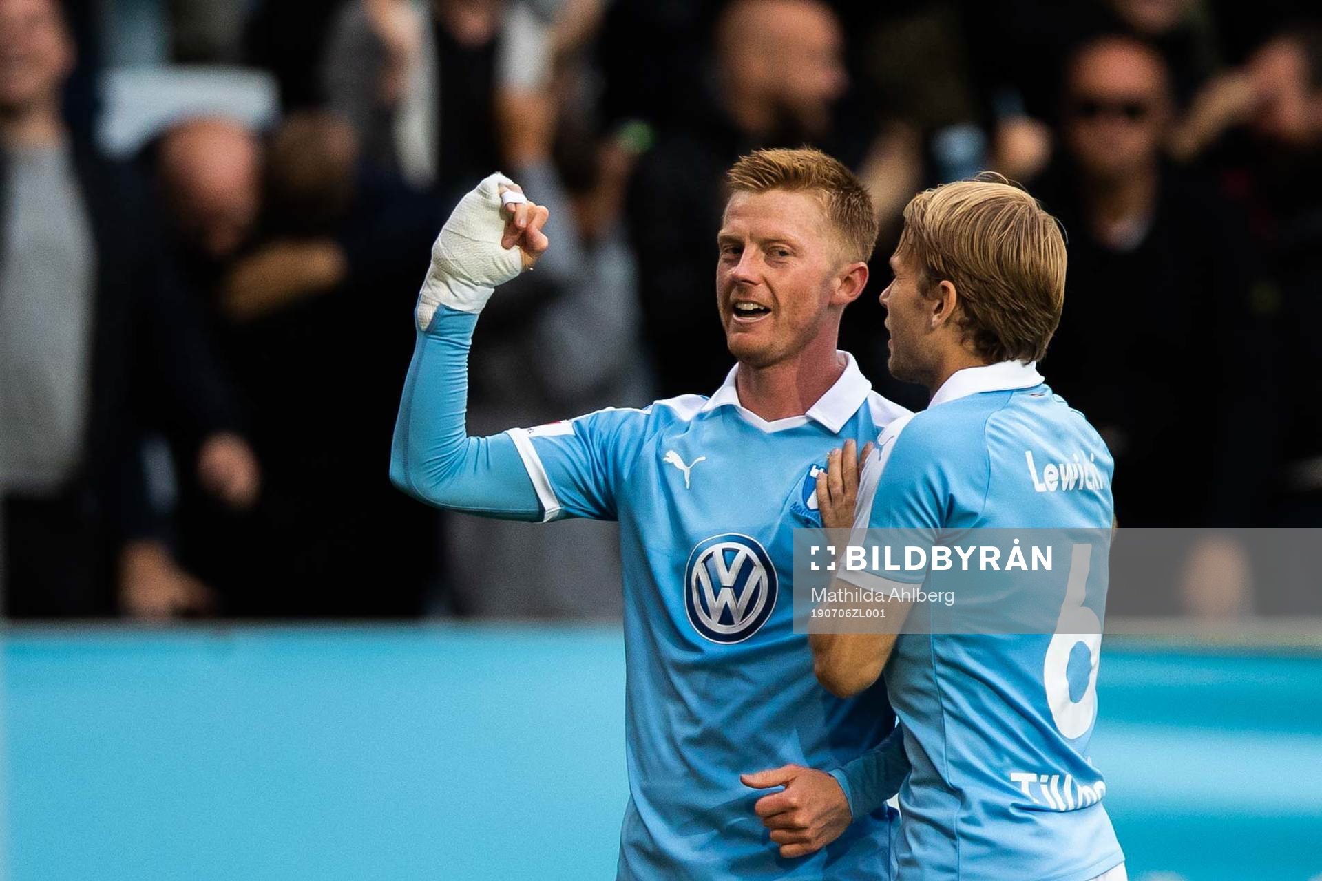 Malmö FFs Anders Christiansen och Oscar Lewicki jublar efter 2-1 under fotbollsmatchen i Allsvenskan mellan Malmö och Örebro den 6 juli 2019 i Malmö.