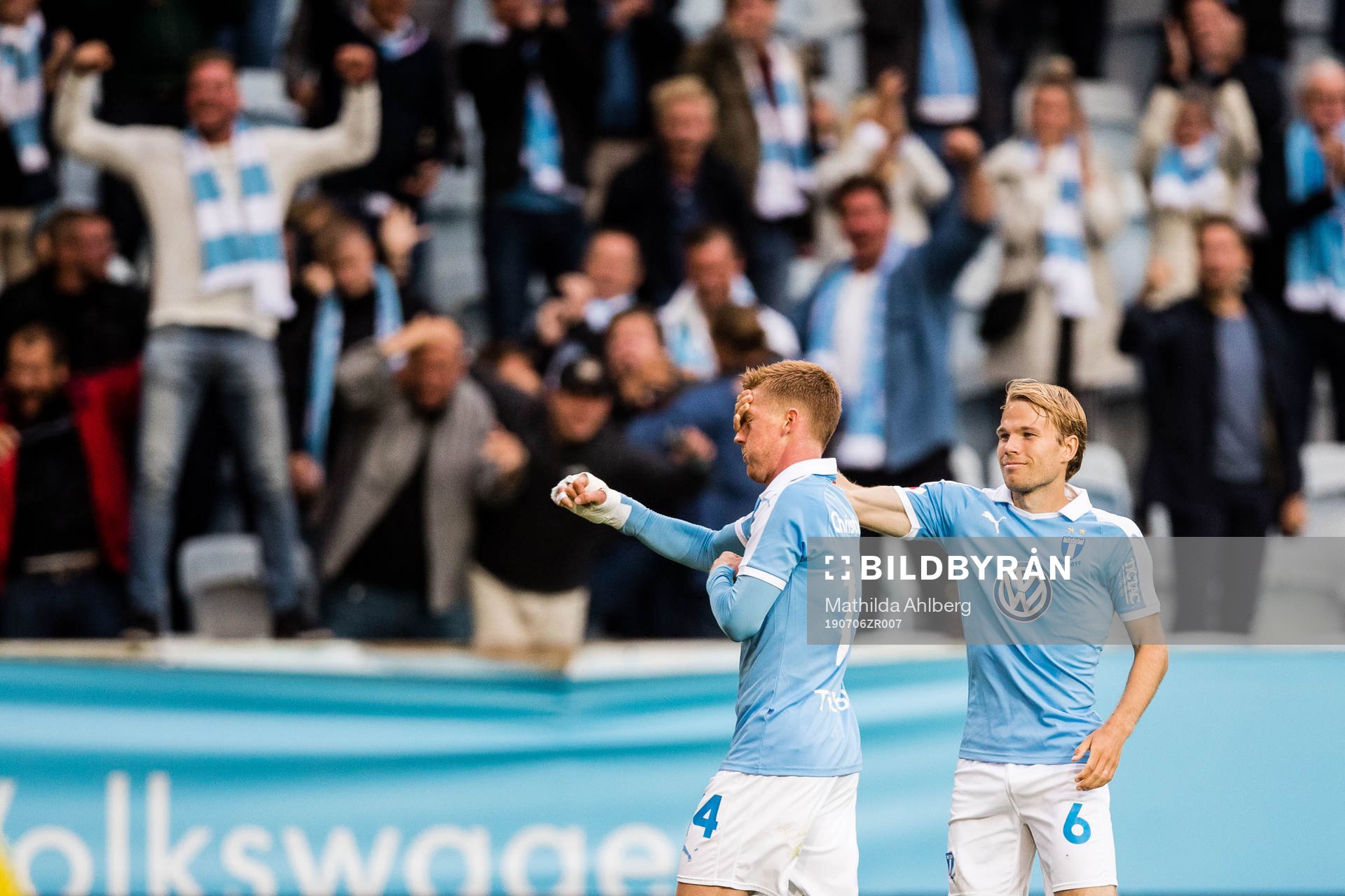  Malmö FFs Anders Christiansen och Oscar Lewicki jublar under fotbollsmatchen i Allsvenskan mellan Malmö och Örebro den 6 juli 2019 i Malmö. 