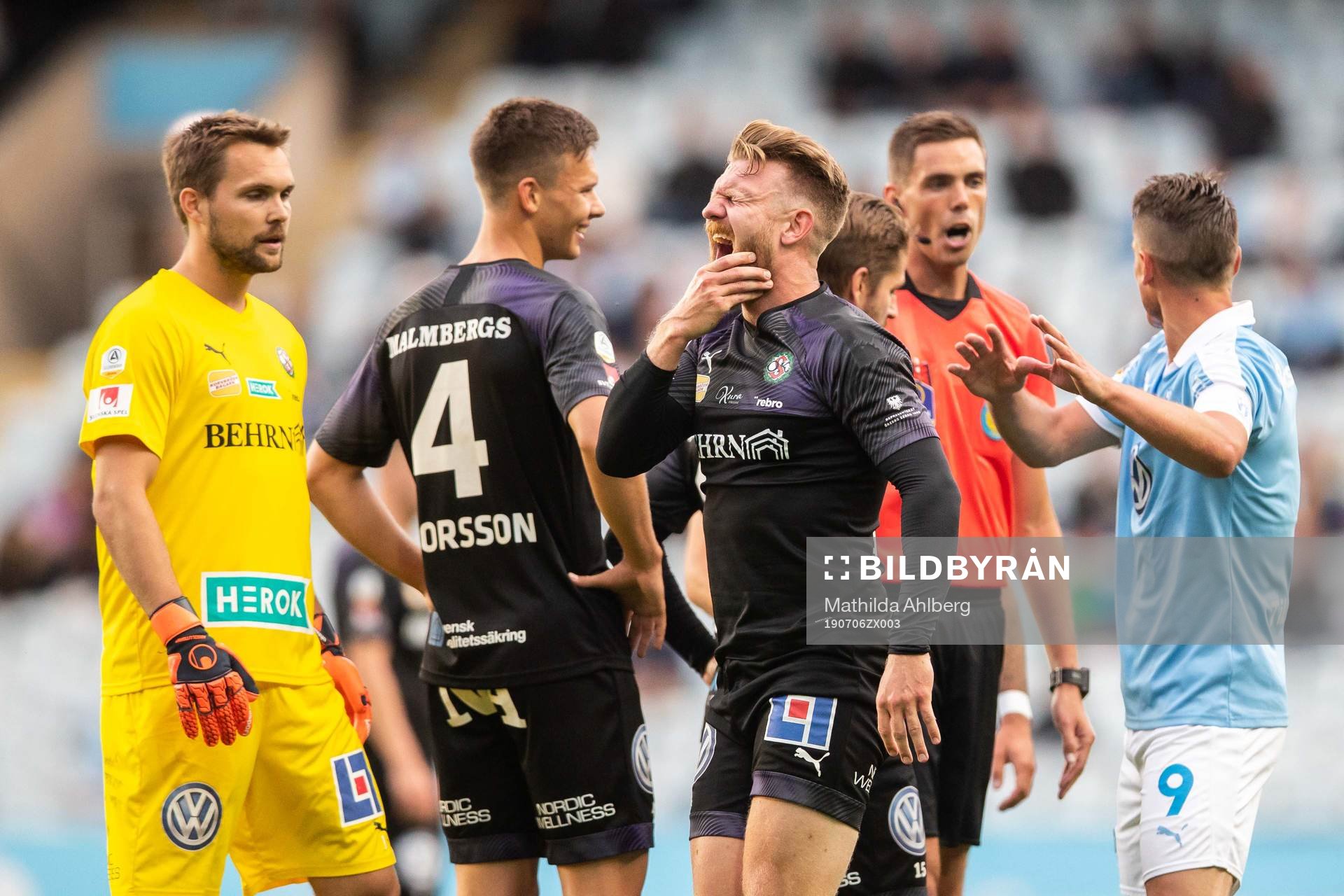 Örebros Michael Almebäck har ont