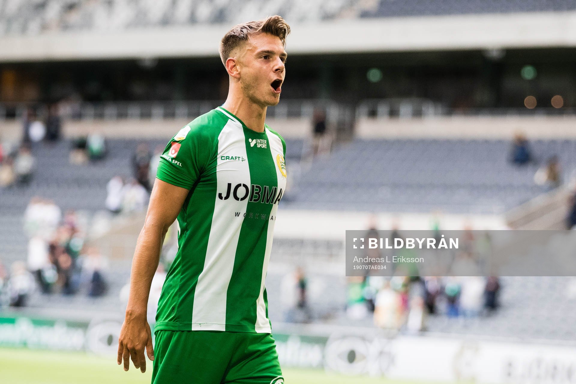 Hammarbys Alexander Kacaniklic jublar efter fotbollsmatchen i Allsvenskan mellan Hammarby och Falkenberg den 7 juli 2019 i Stockholm.