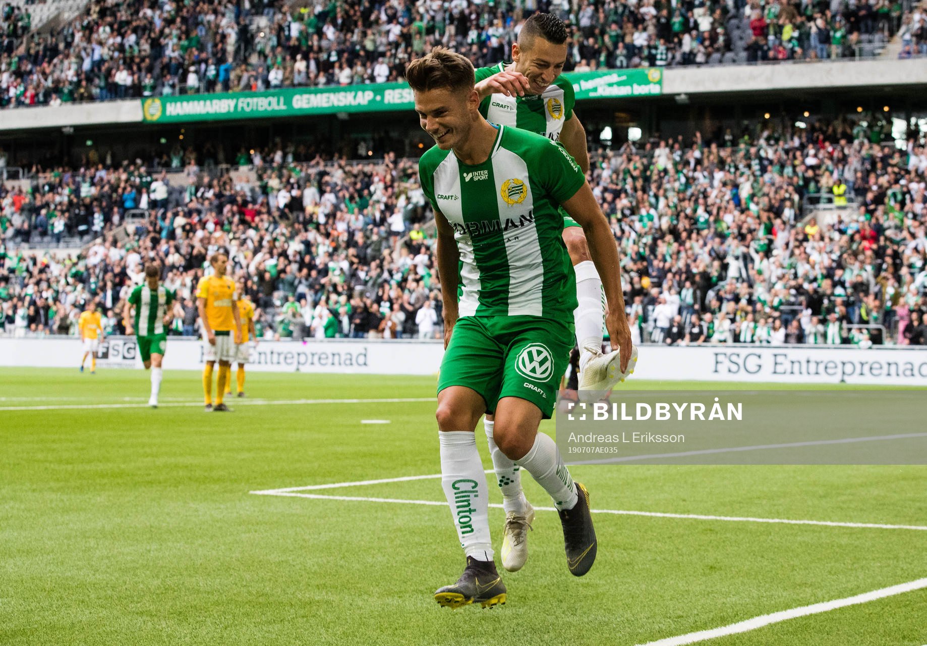 Hammarbys Alexander Kacaniklic jublar