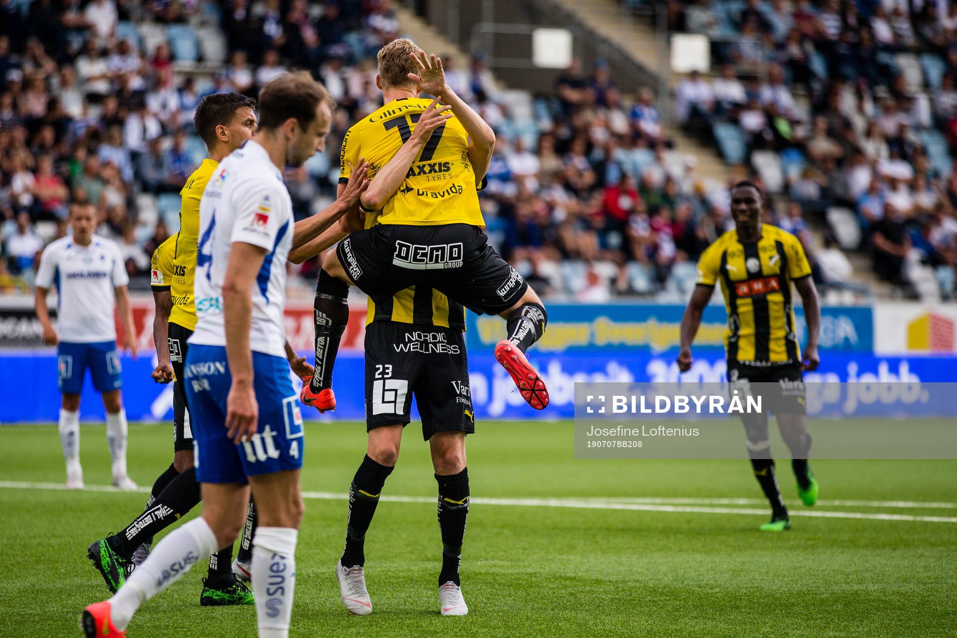 Häckens spelare jublar