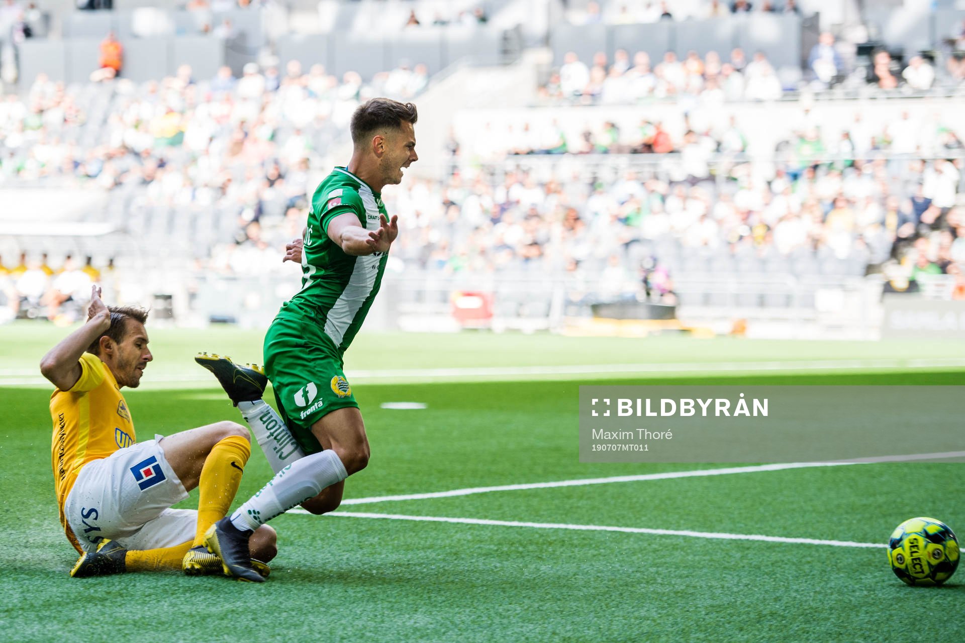 Hammarbys Alexander Kacaniklic blir fälld