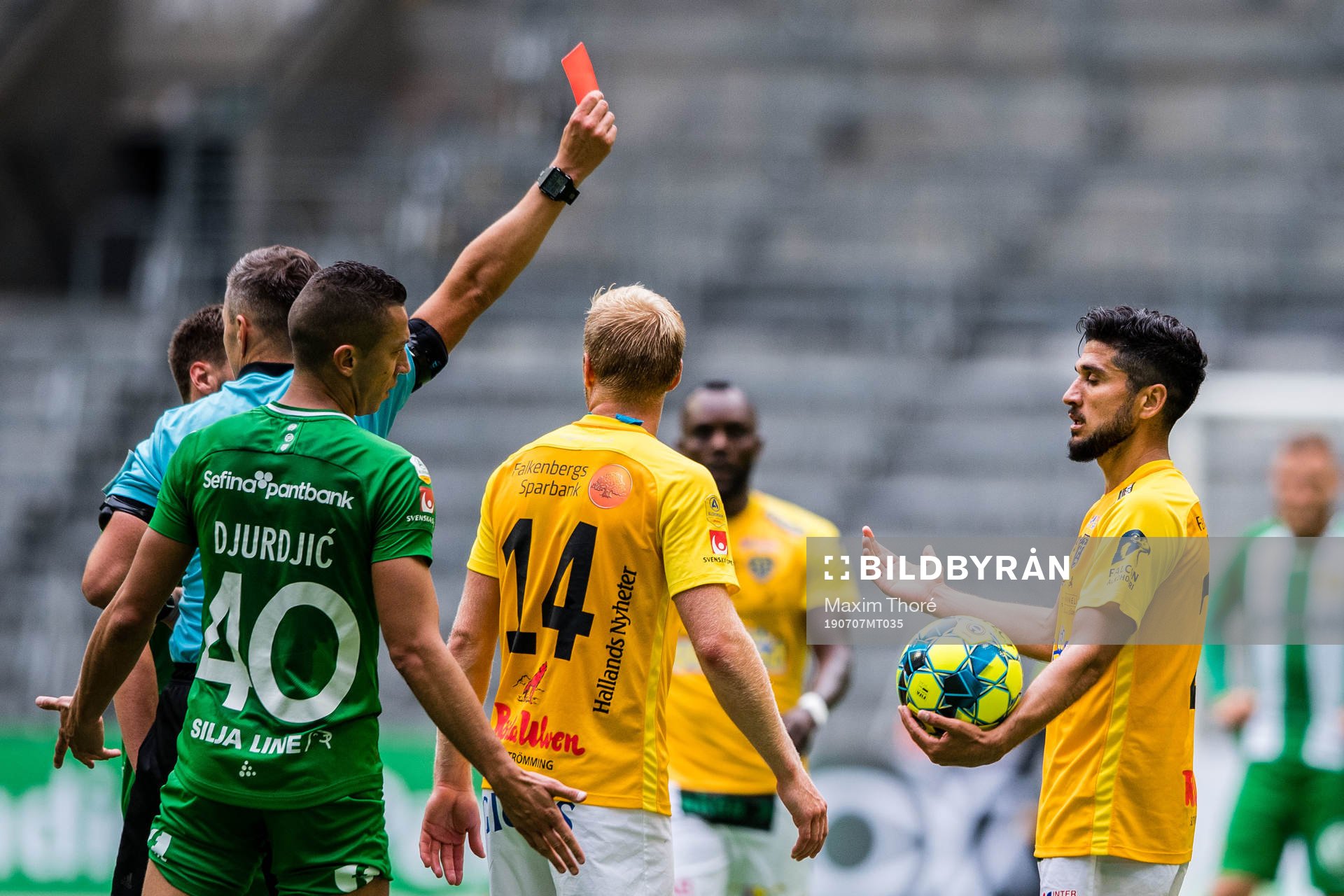 Falkenbergs Mahmut Özen får rött kort