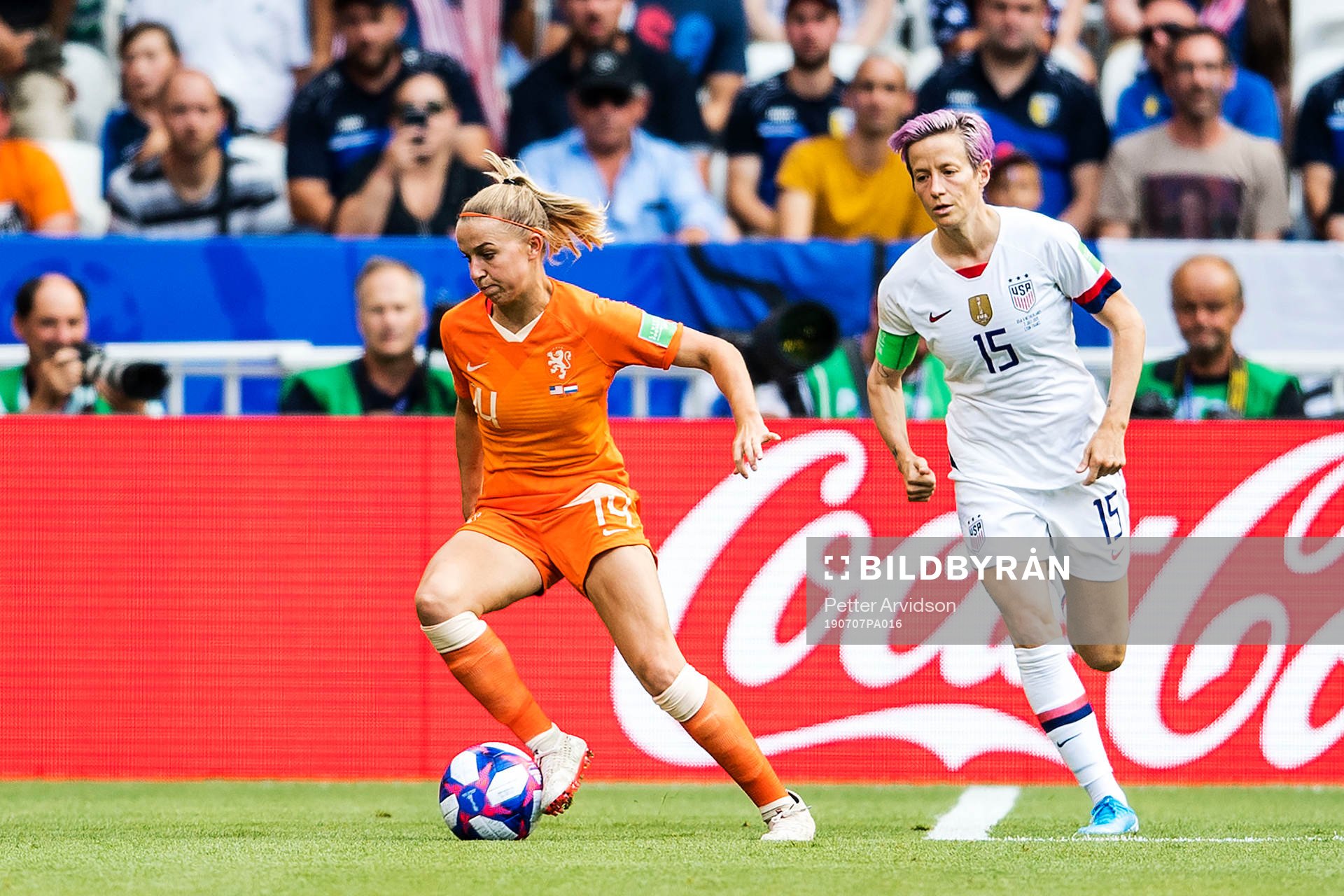 Jackie Noëlle Groenen of Netherlands and Megan Rapinoe of