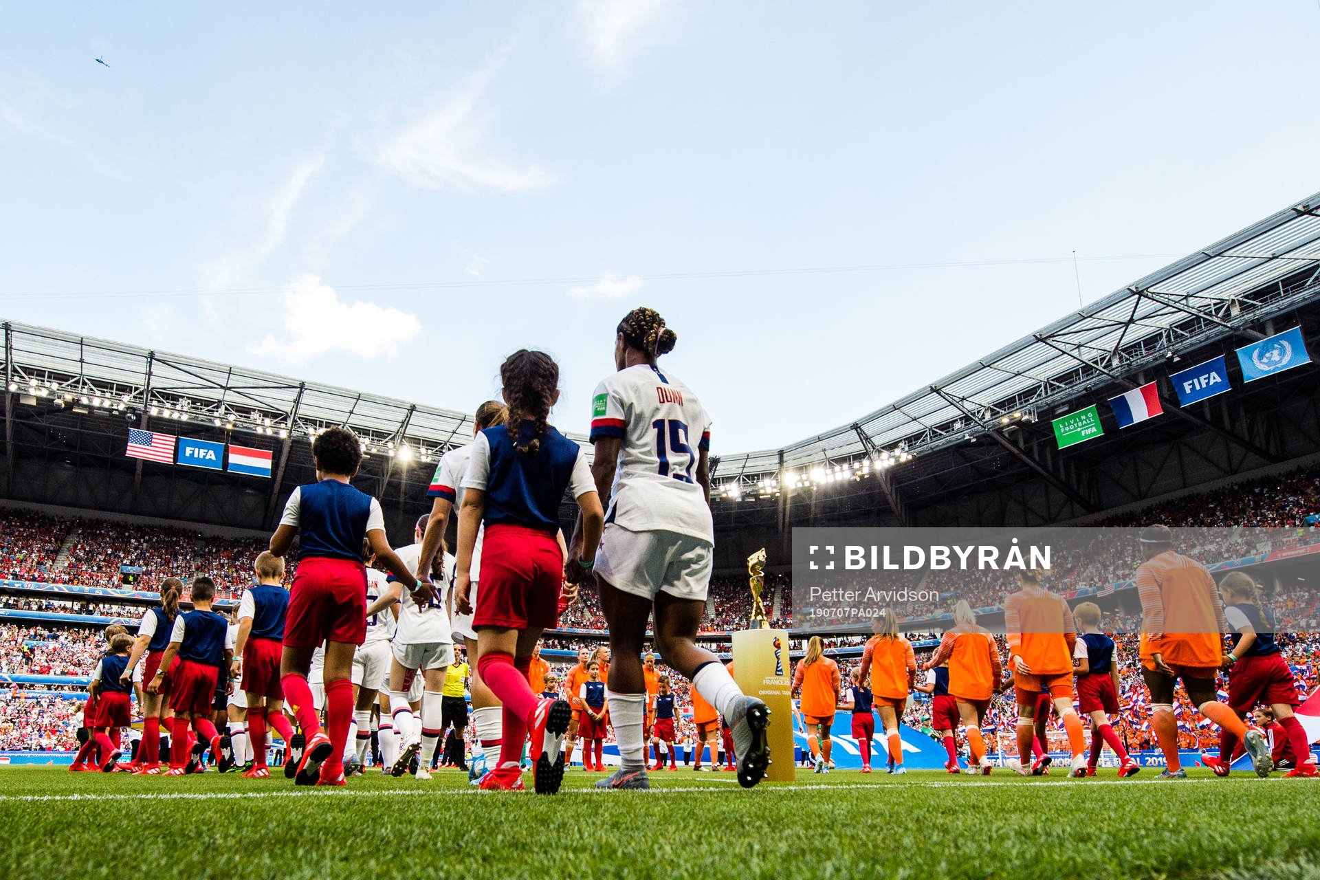 The players of USA and of Netherlands ahead the FIFA