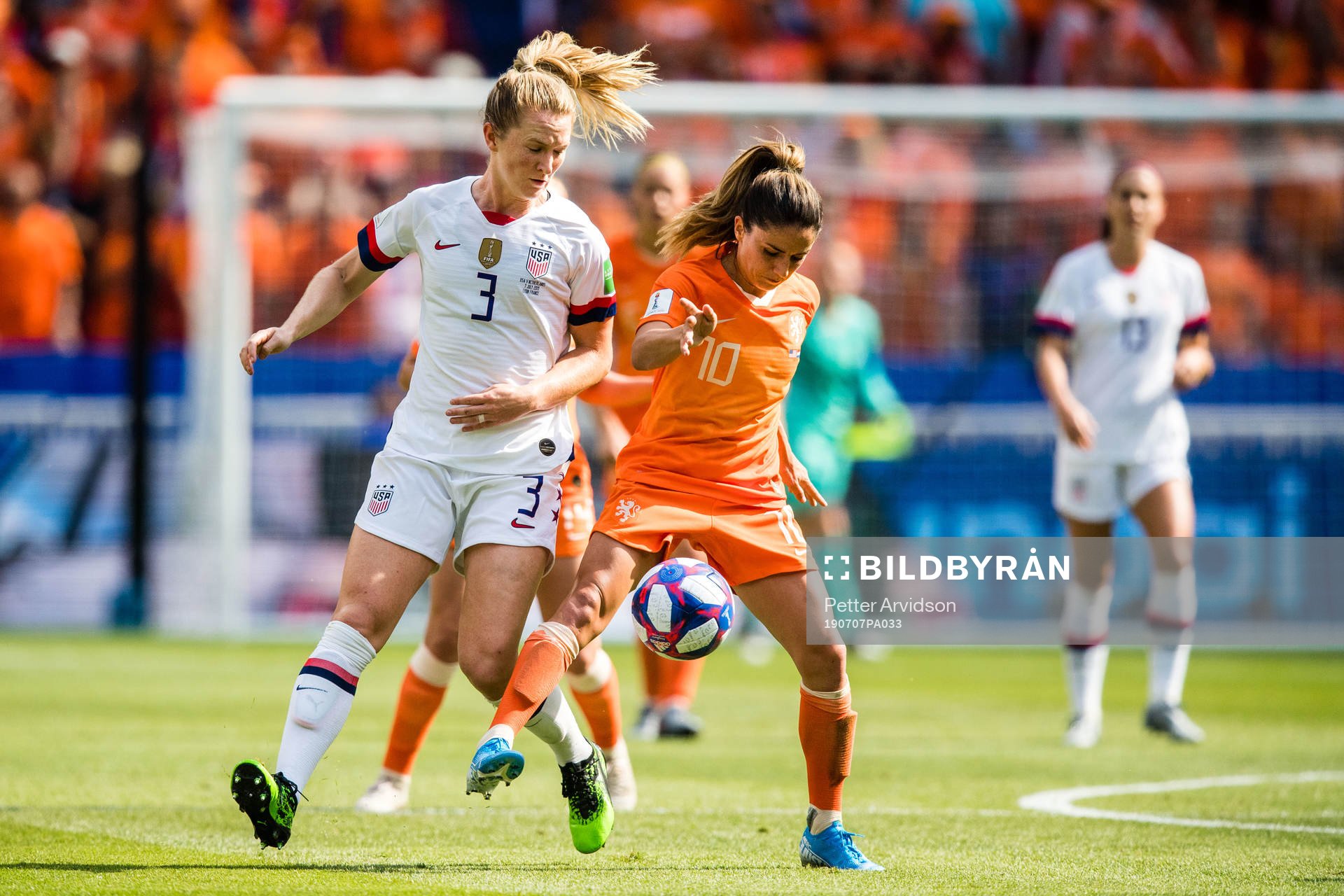 Samantha Mewis of USA and Daniëlle Van De Donk of