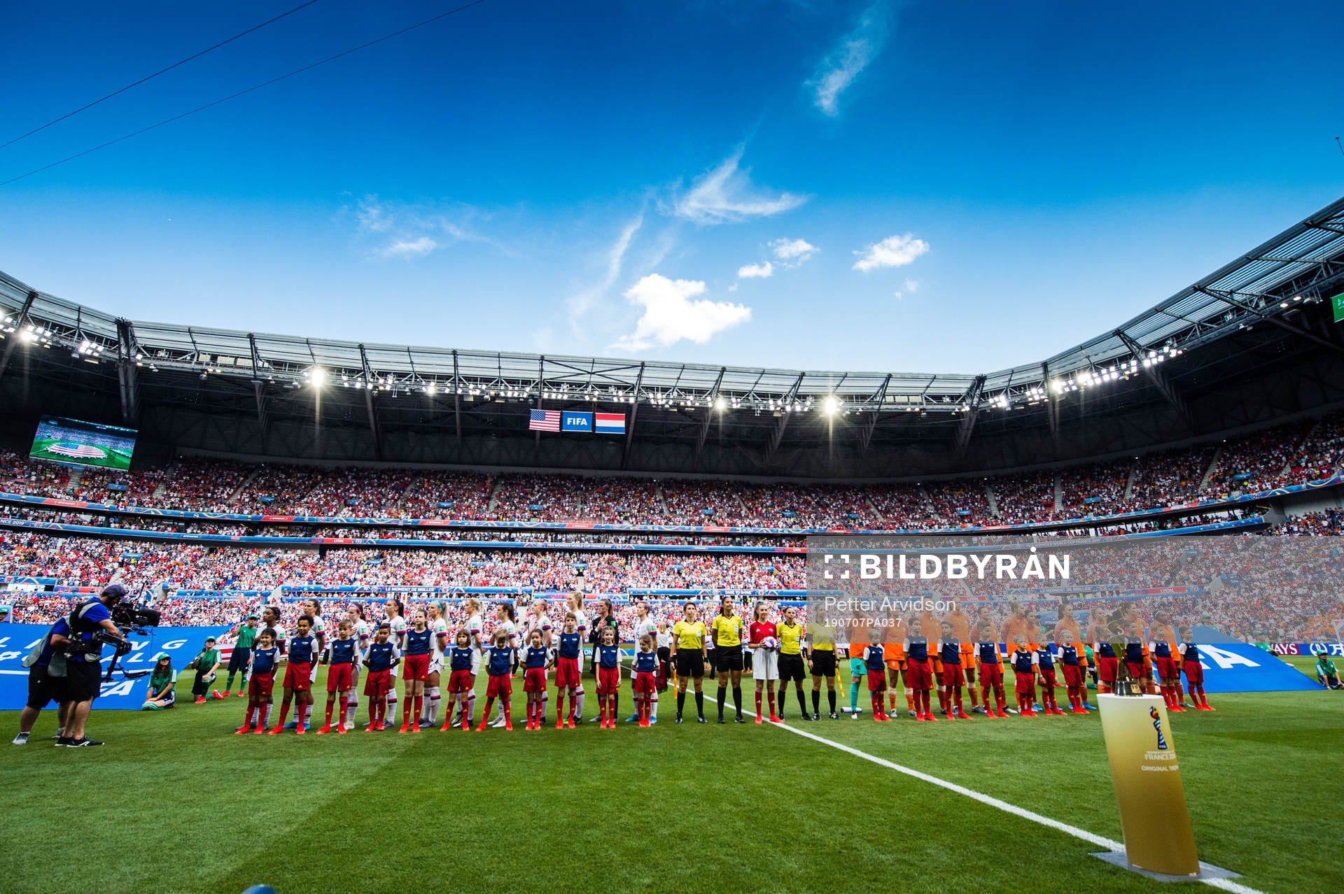 Players of USA and of Netherlands