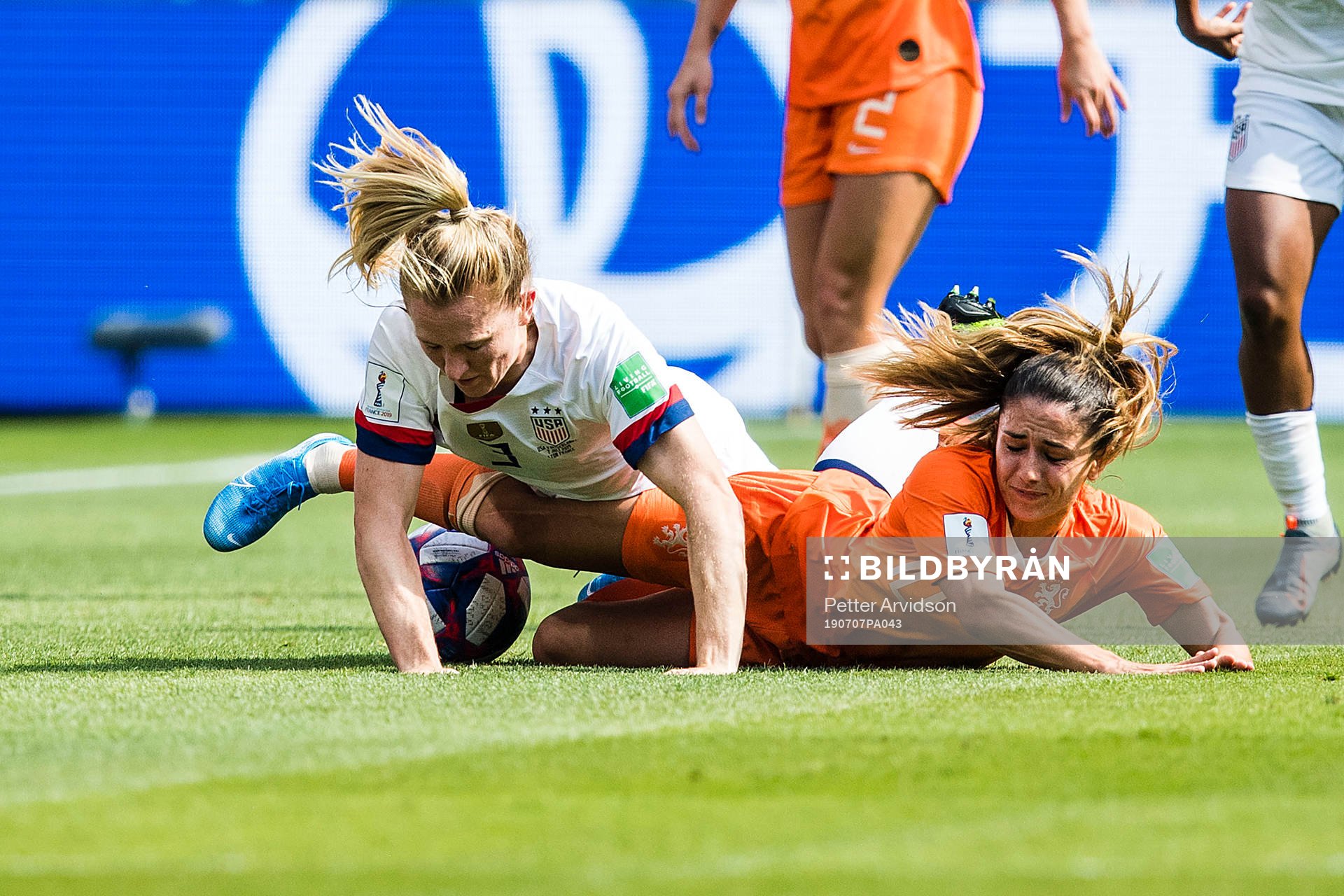 Samantha Mewis of USA and Daniëlle Van De Donk of