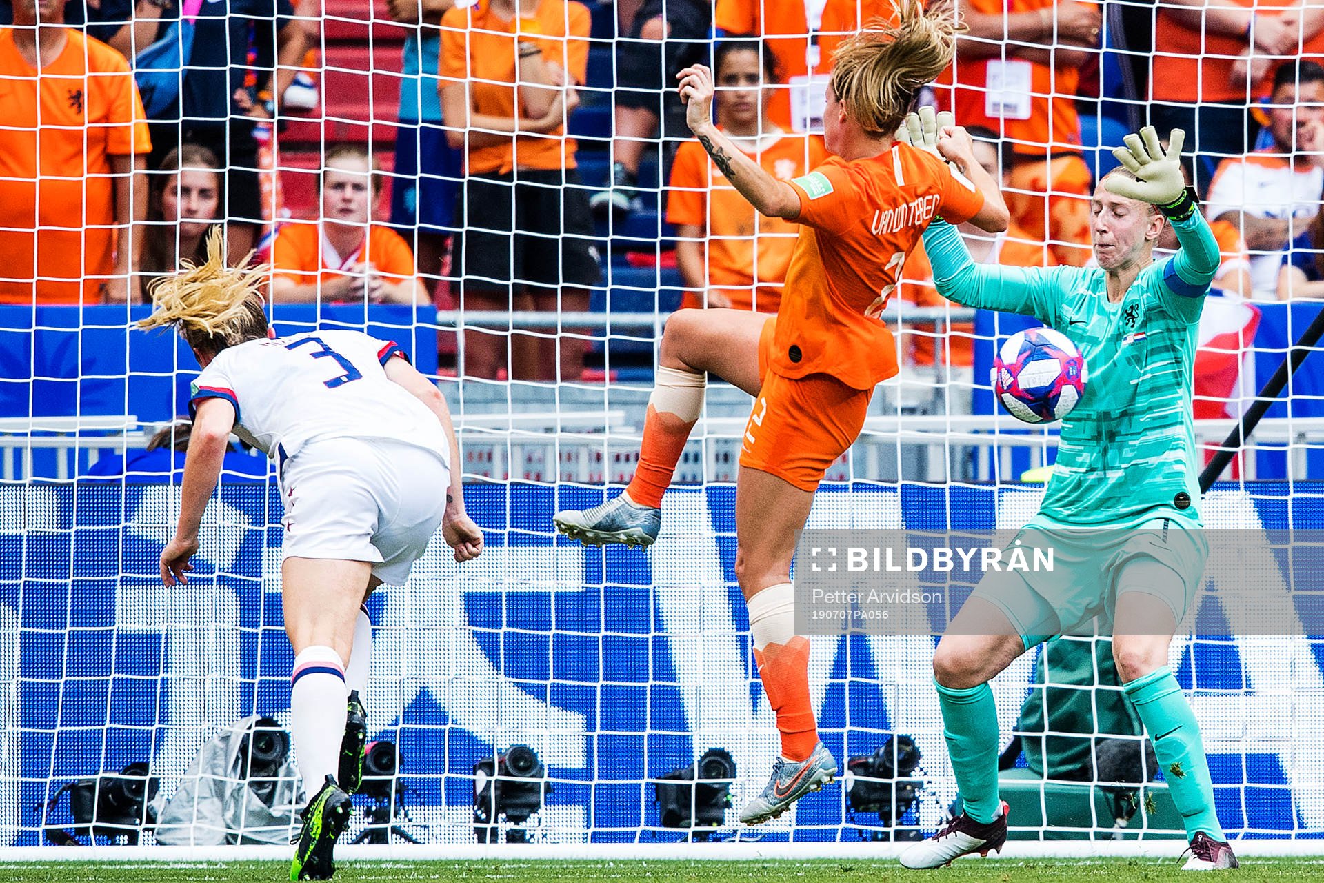 Samantha Mewis of USA and goalkeeper Sari Van Veenendaal of Netherlands during the FIFA Women's World Cup final between USA and Netherlands on July 7, 2019 in Lyon.