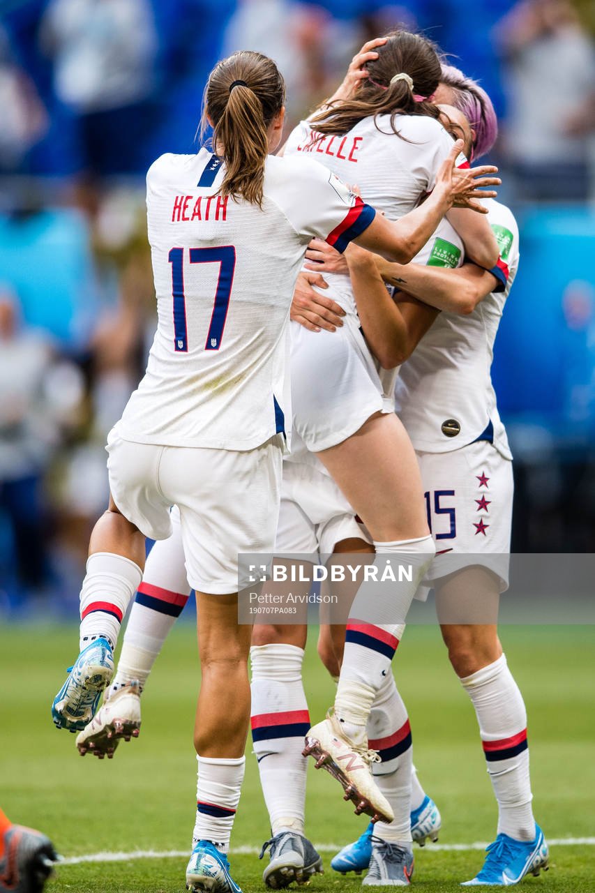 Alex Morgan, Megan Rapinoe and Rose Lavelle celebrates 2-0