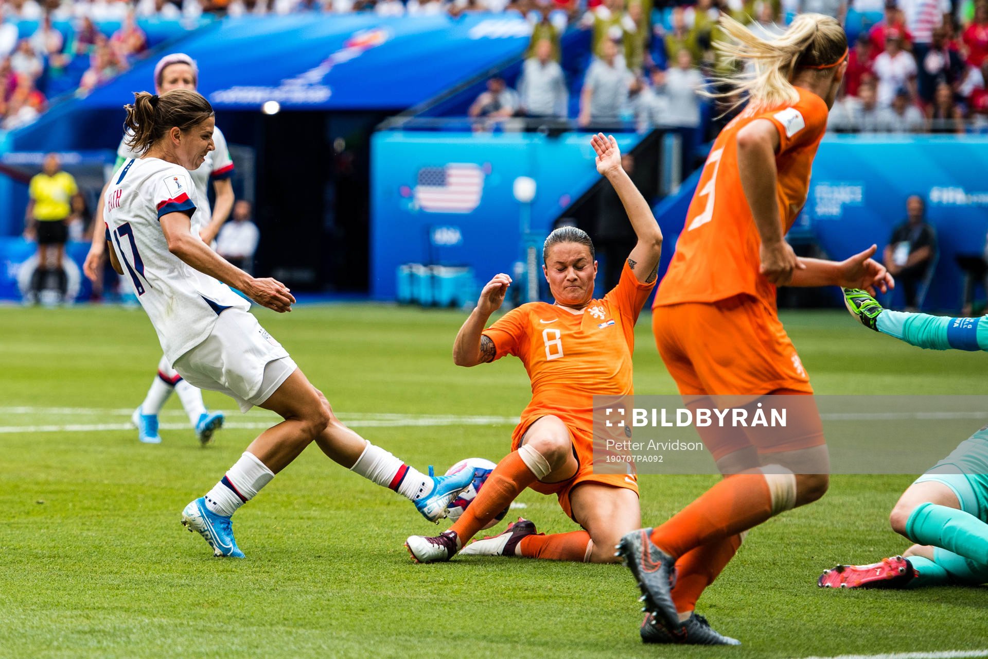 Sherida Spitse of Netherlands and Tobin Heath of USA