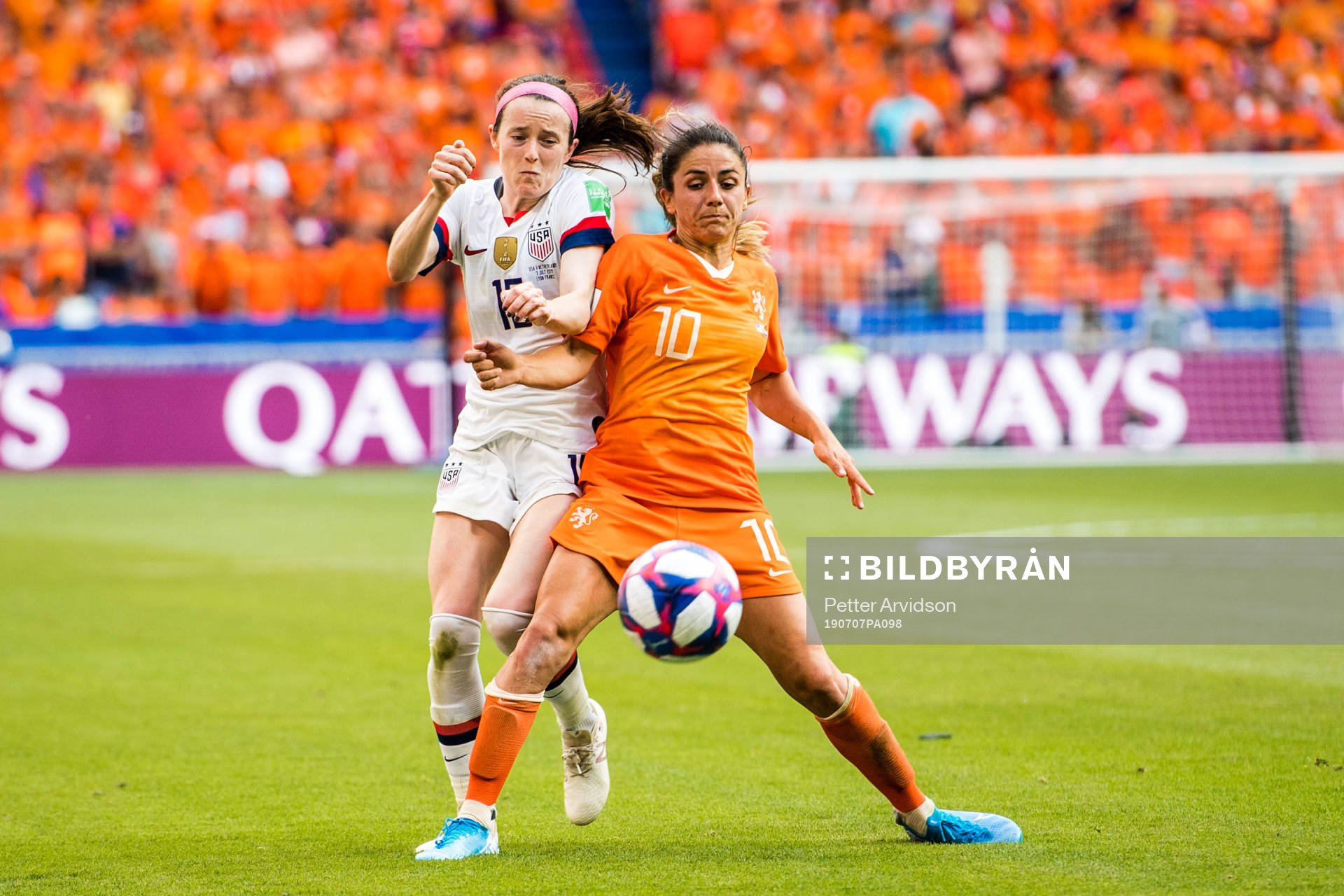 Rose Lavelle of USA and Daniëlle Van De Donk of Netherlands