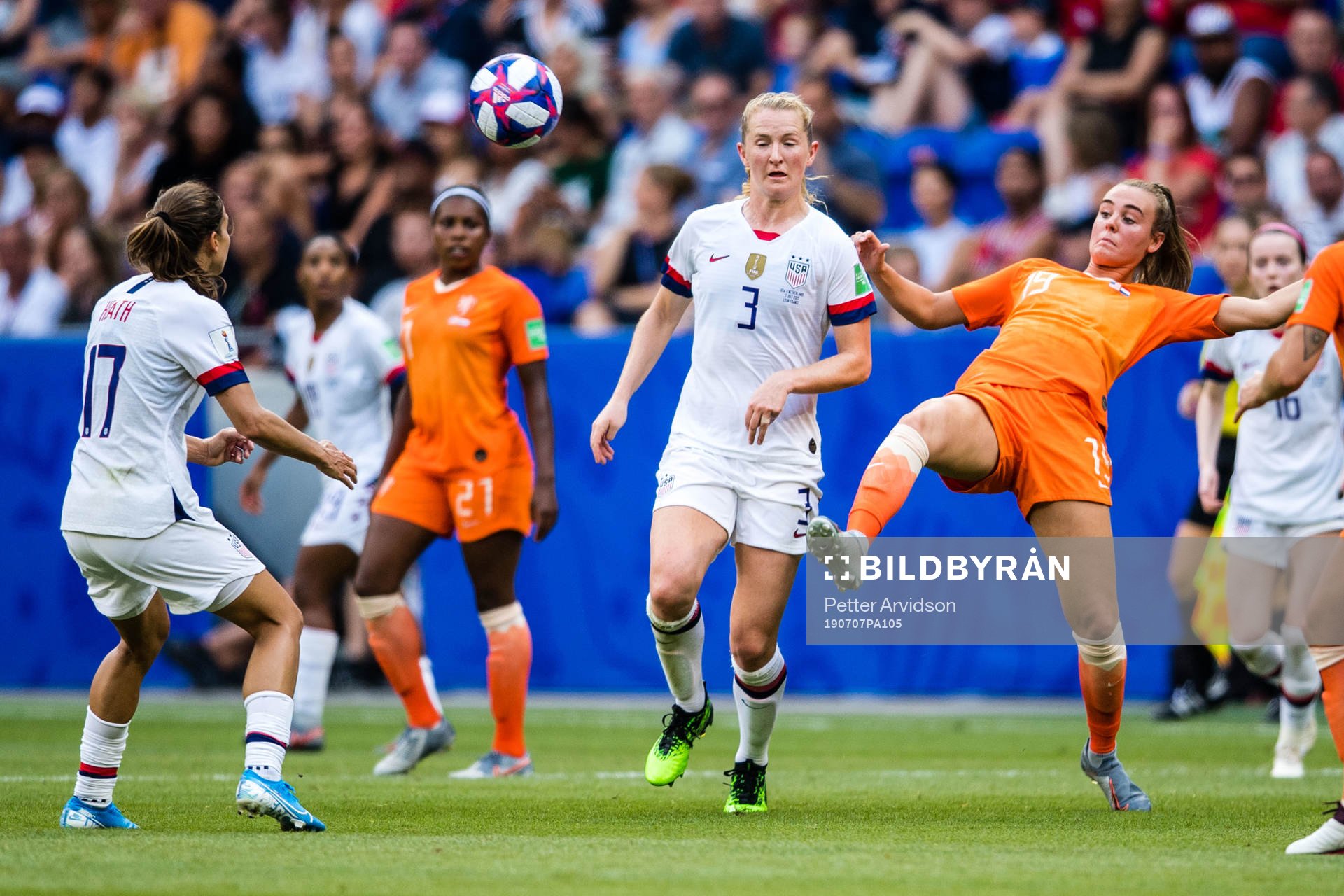 Samantha Mewis of USA and Jill Jamie Roord of Netherlands during the FIFA Women's World Cup final between USA and Netherlands on July 7, 2019 in Lyon.