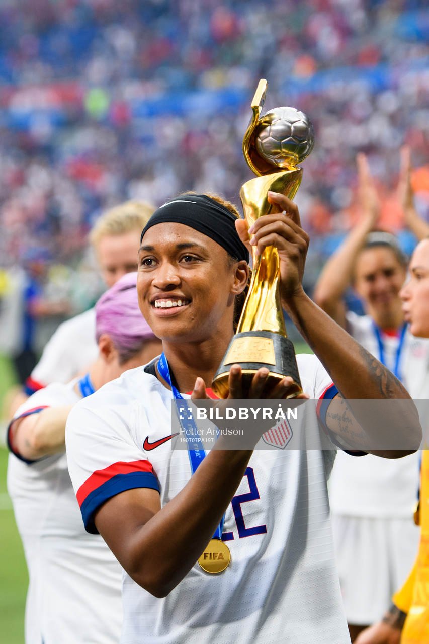 Jessica Mcdonald of USA celebrate with the trophy