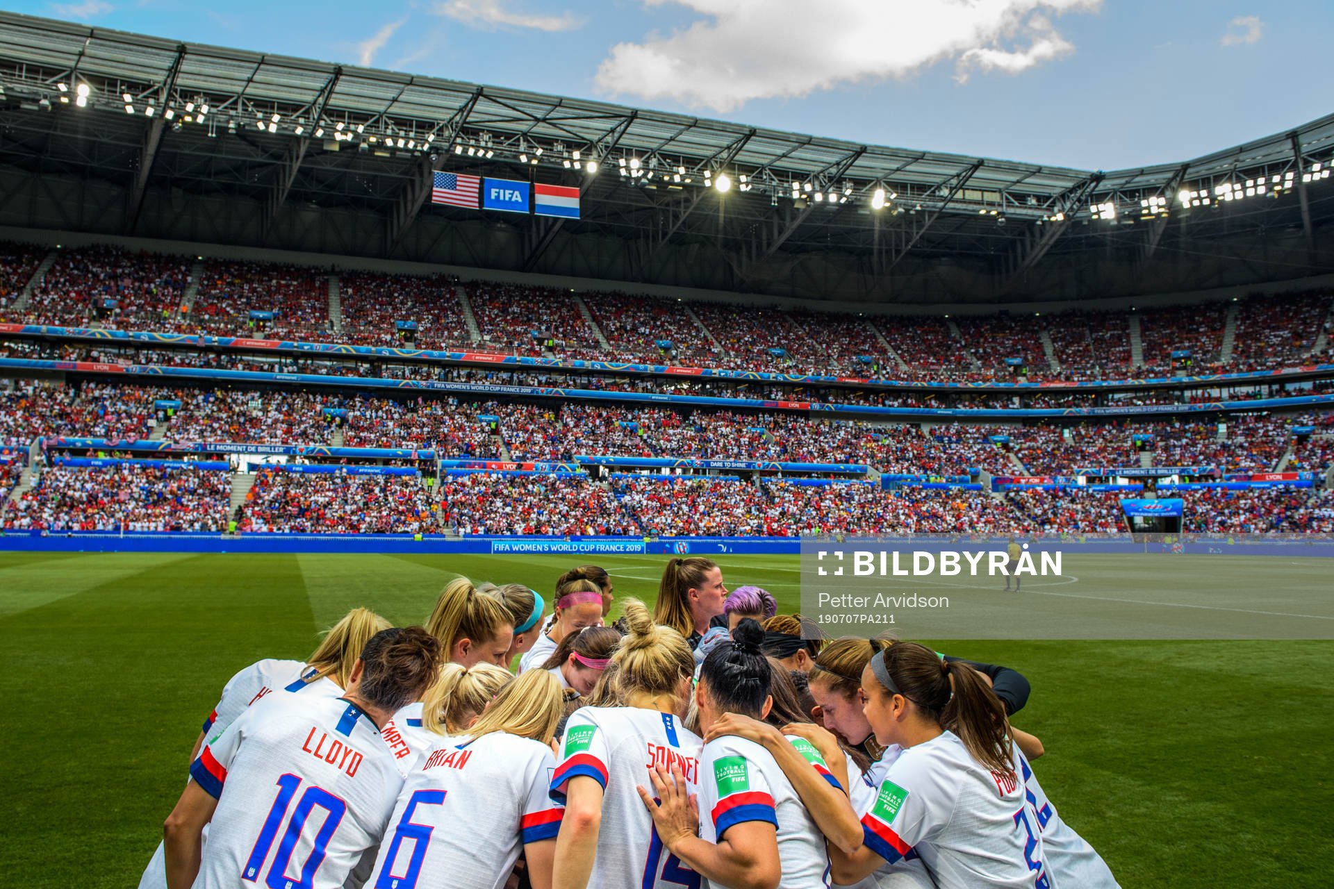 The players of USA form a huddle