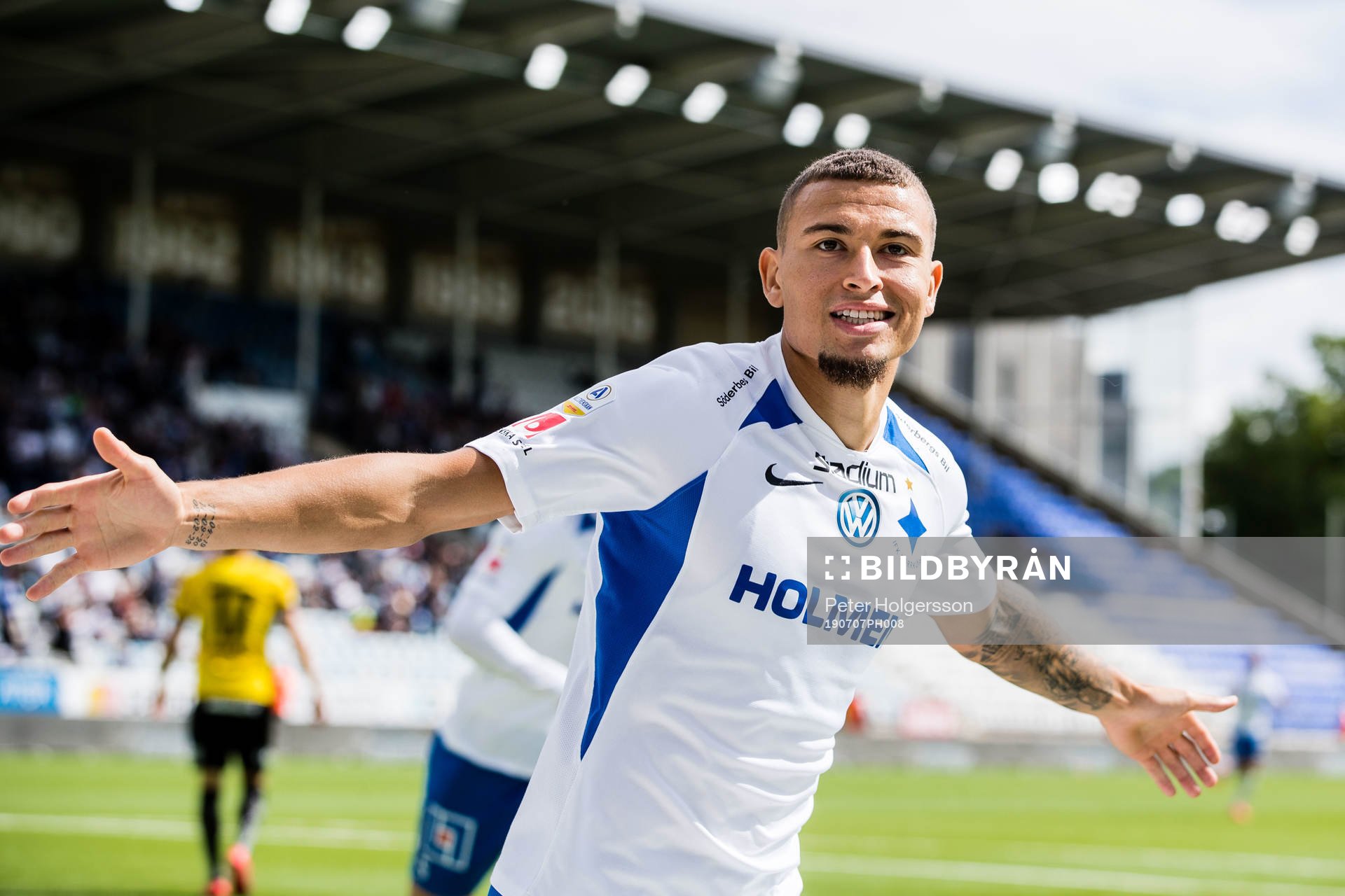 IFK Norrköpings Jordan Larsson jublar