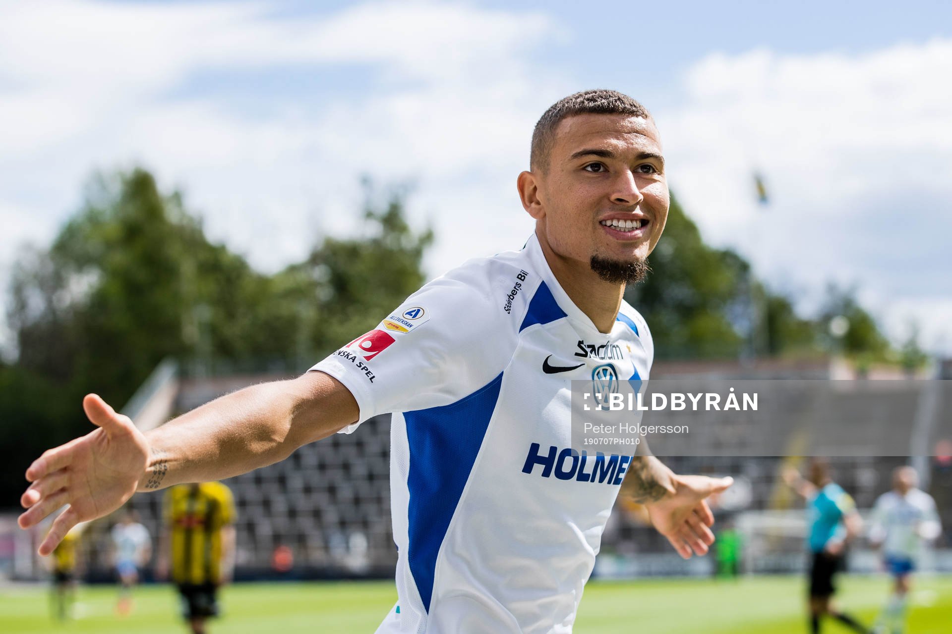 IFK Norrköpings Jordan Larsson jublar