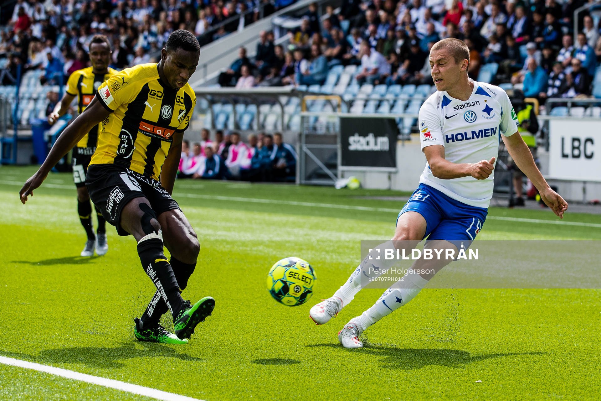 Häckens Godswill Ekpolo och IFK Norrköpings Simon Thern