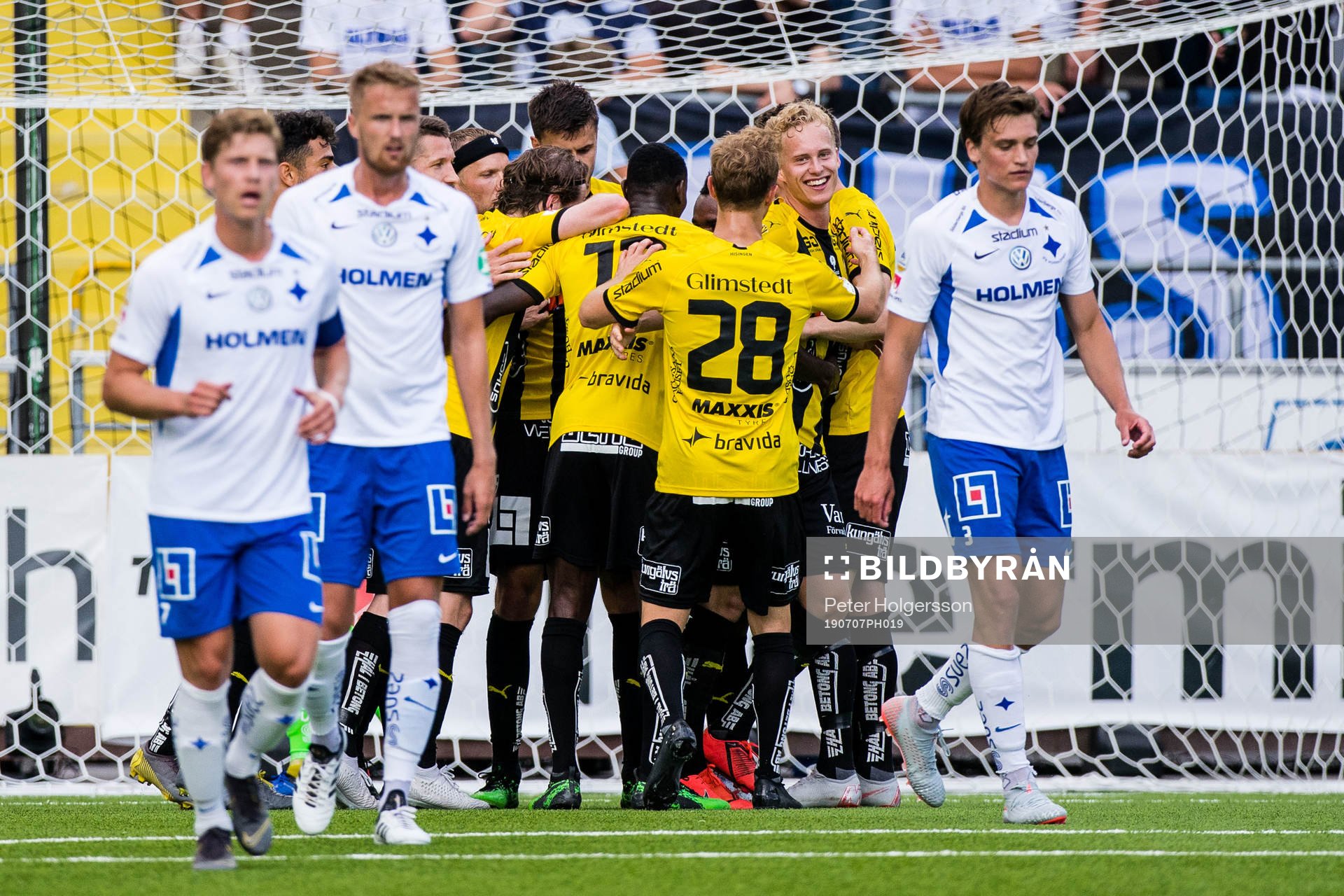 Häckens spelare jublar