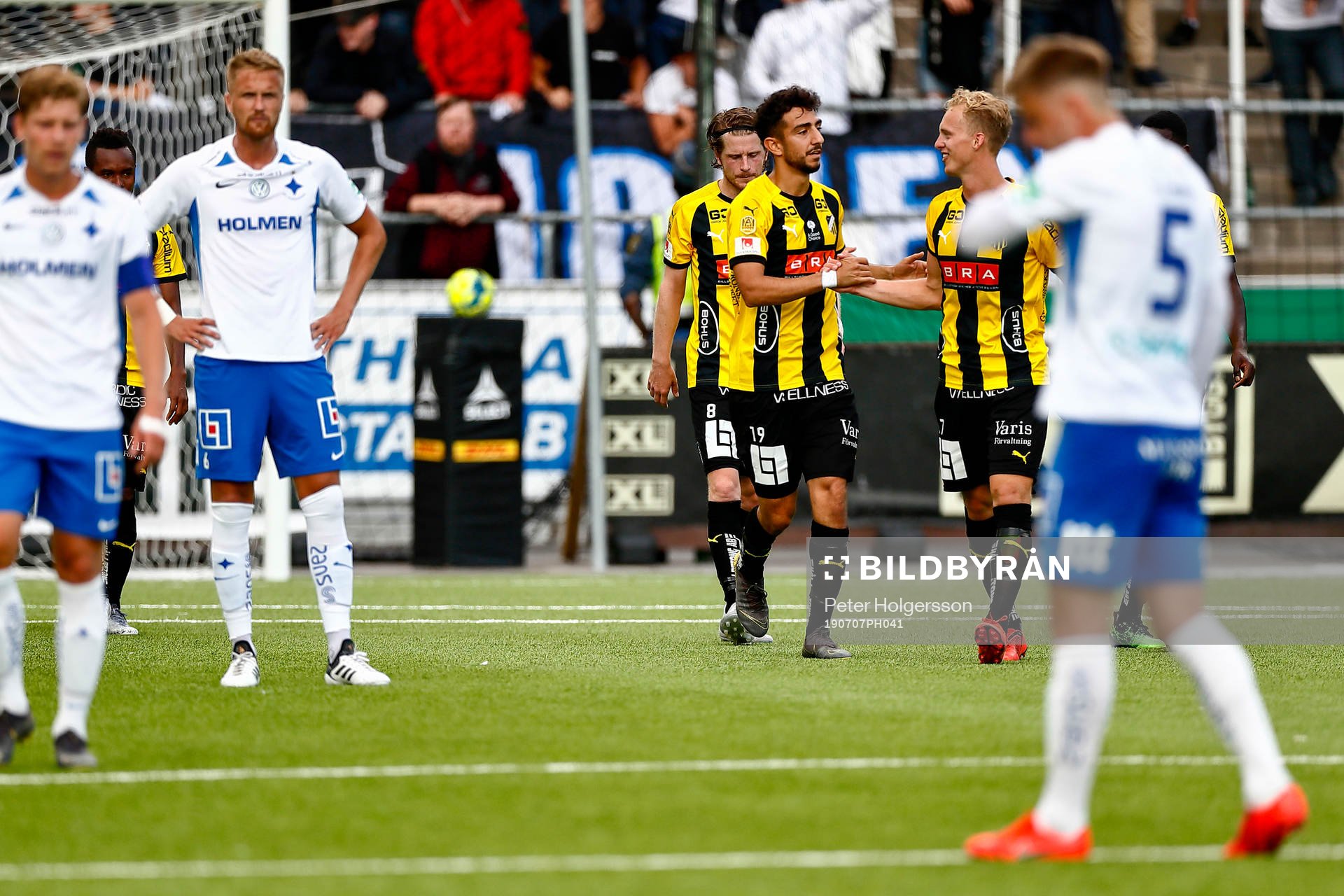 Häckens Gustav Berggren och Daleho Irandust  jublar