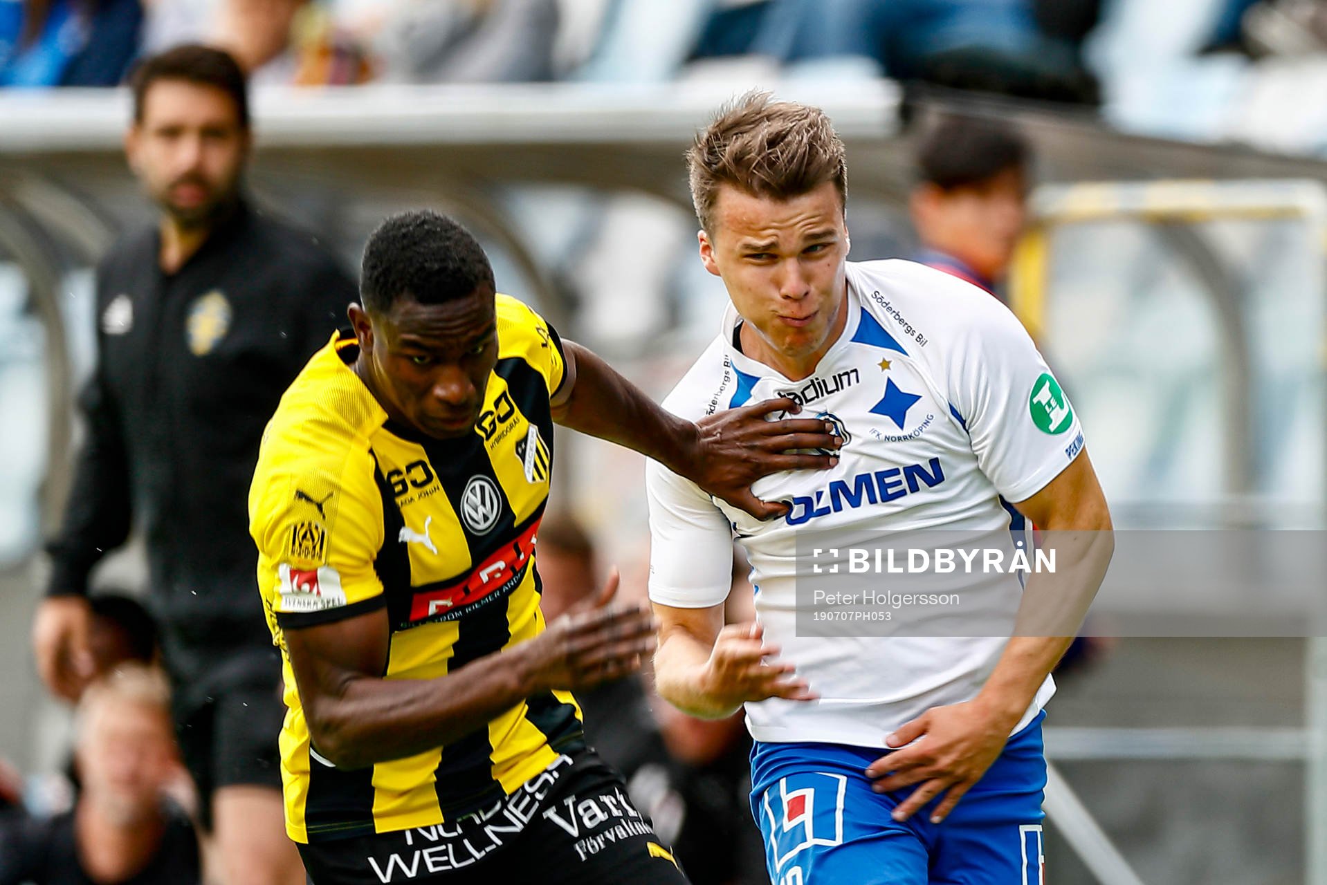 Häckens Godswill Ekpolo och IFK Norrköpings Simon Skrabb