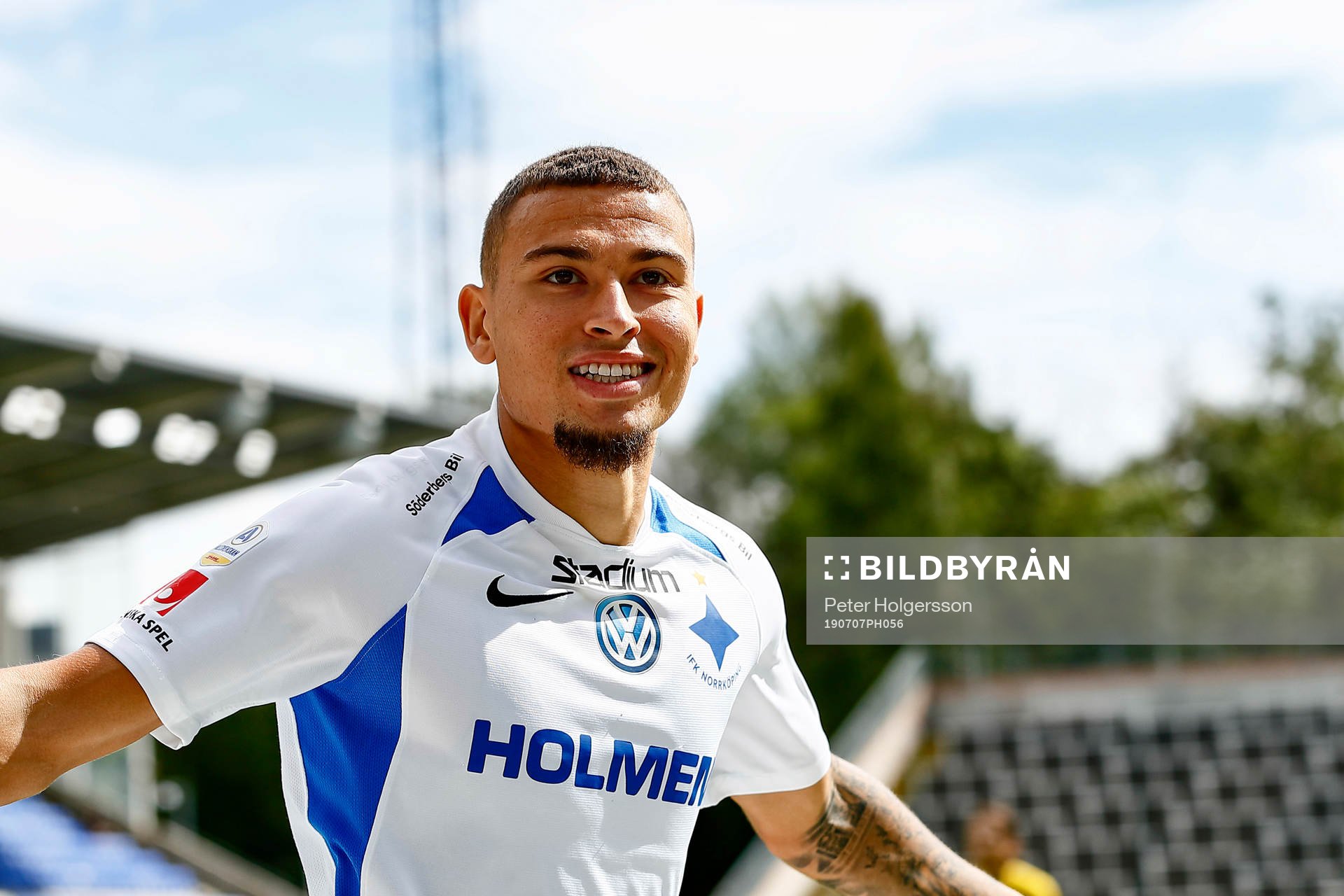 IFK Norrköpings Jordan Larsson jublar