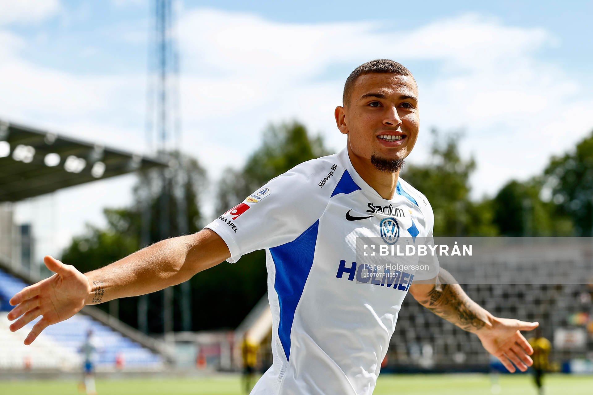 IFK Norrköpings Jordan Larsson jublar