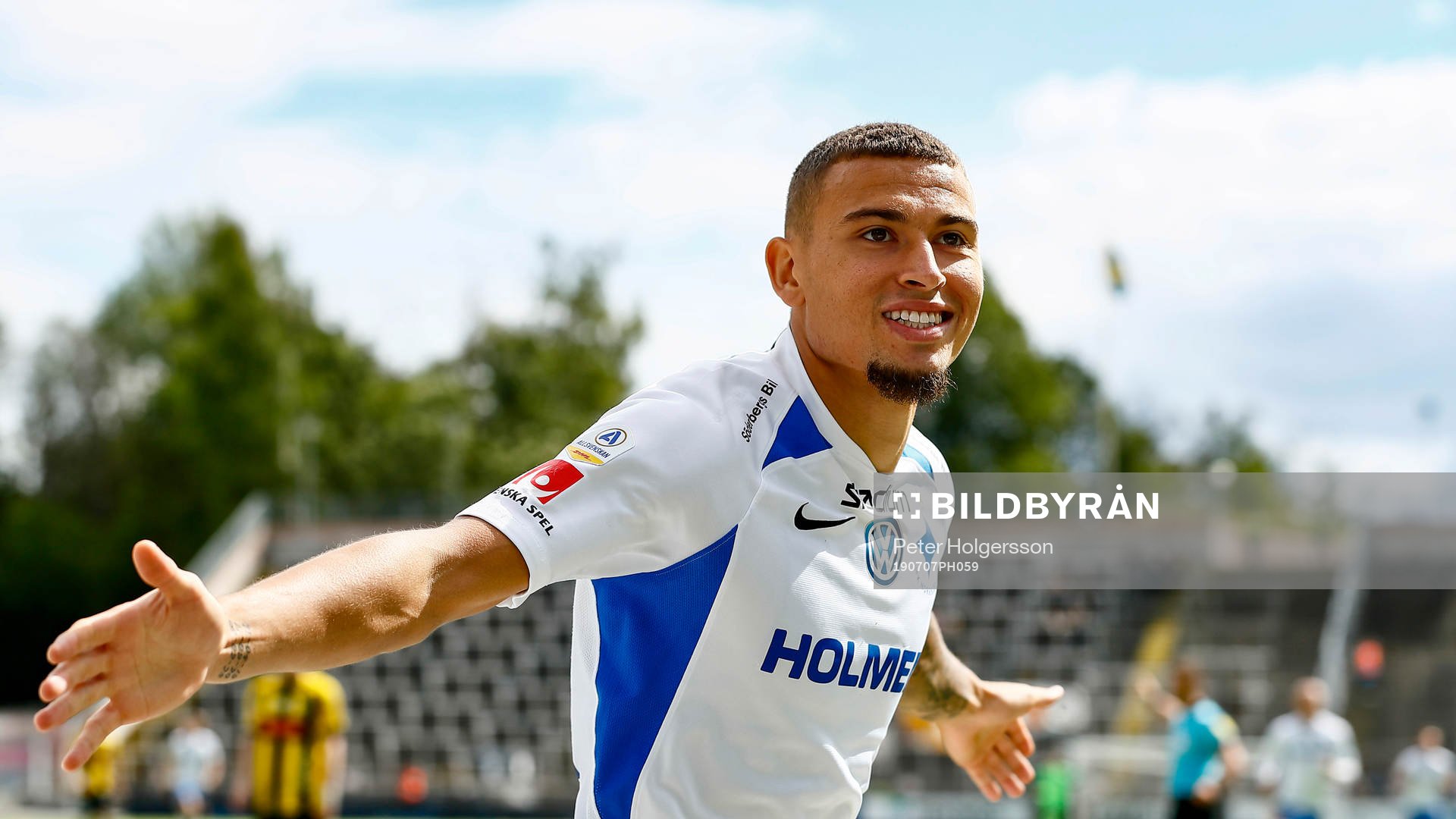 IFK Norrköpings Jordan Larsson jublar