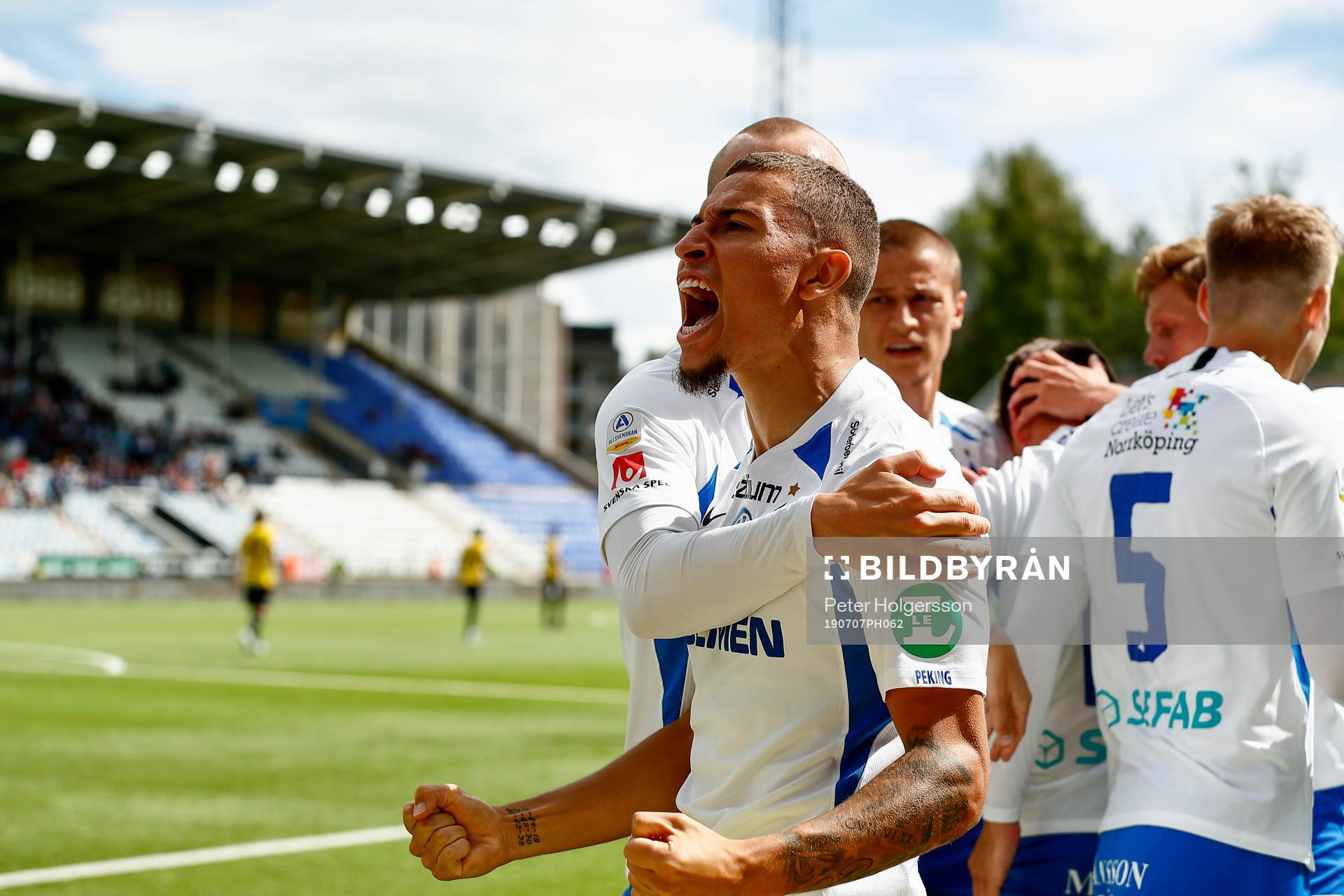 IFK Norrköpings Jordan Larsson jublar efter mål 1-0 under fotbollsmatchen i Allsvenskan mellan IFK Norrköping och Häcken den 7 juli 2019 i Norrköping.