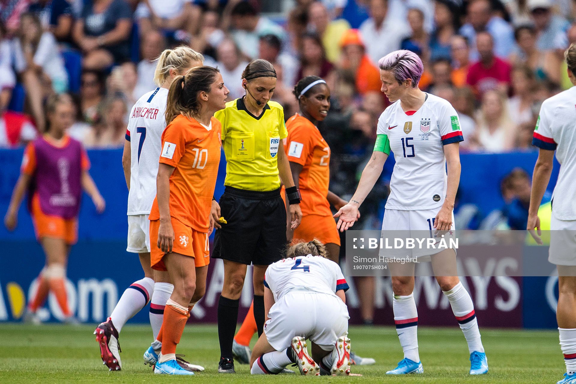 Megan Rapinoe of USA in discussion with referee Stephanie