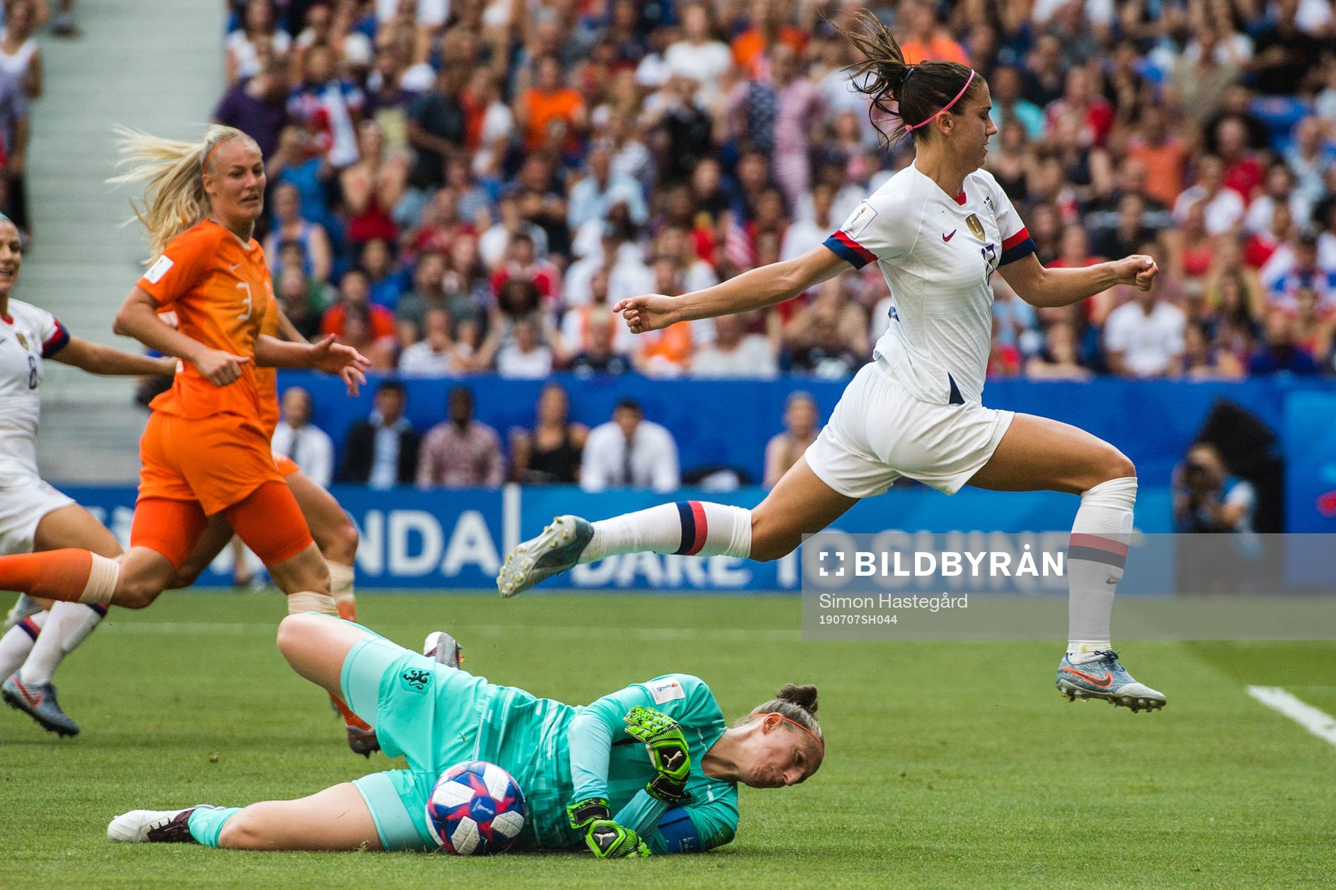 Goalkeeper Sari Van Veenendaal of Netherlands and Alex