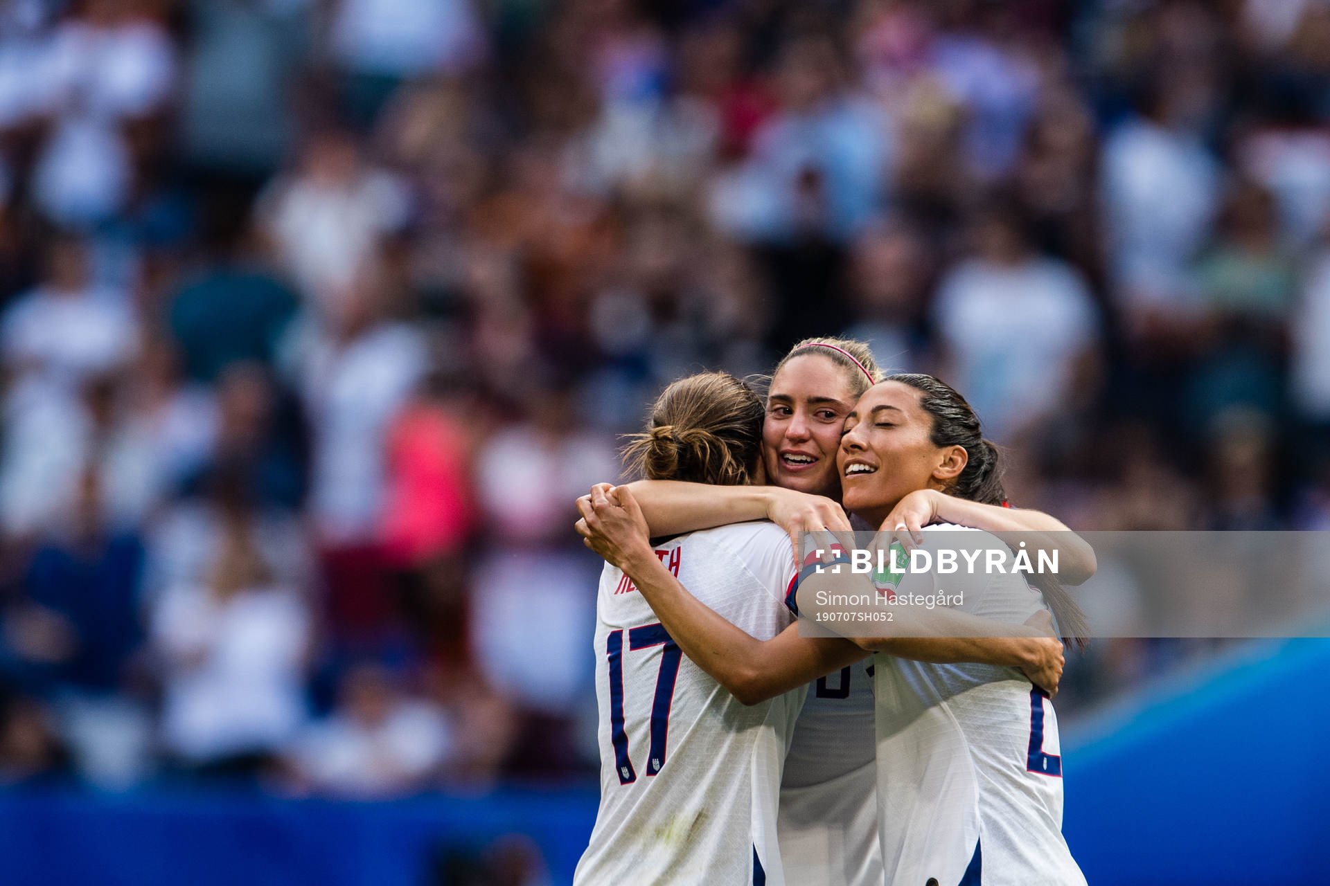 Tobin Heath and Christen Press  of USA celebrates