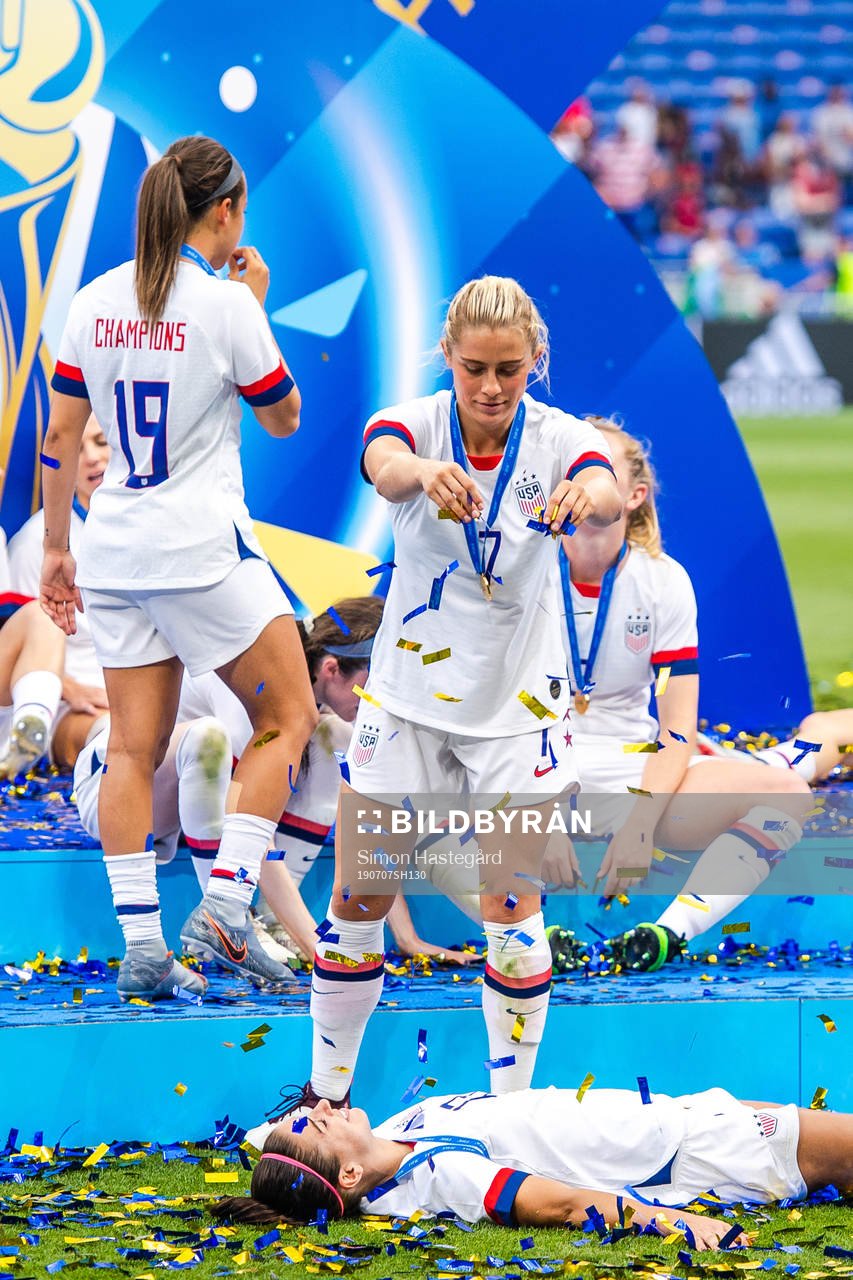 Abigail Dahlkemper and Alex Morgan of USA celebrate