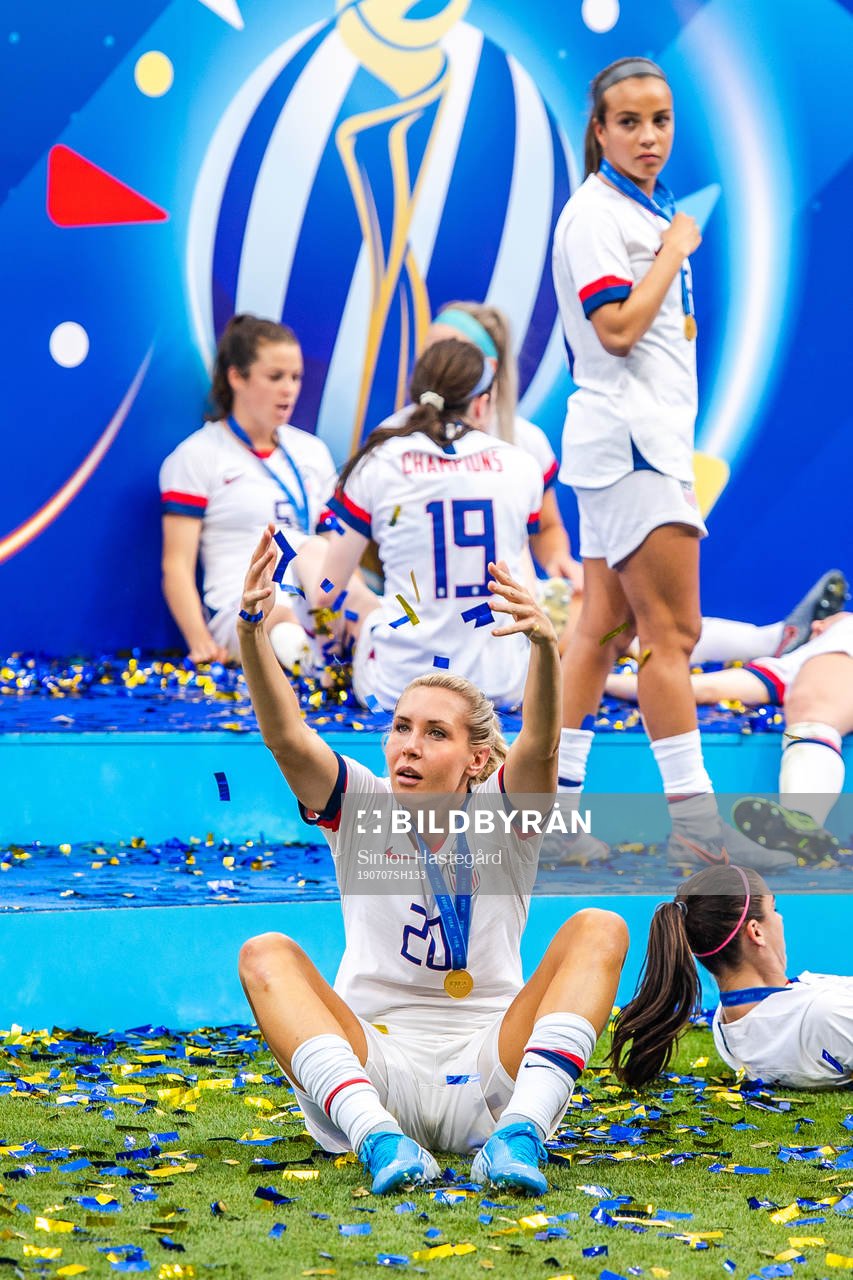 Alexandra Long of USA celebrates