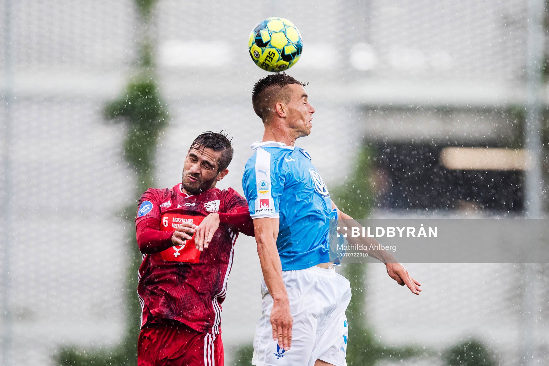Lyngbys Lasse Fosgaard och Malmö FFs Jonas Knudsen