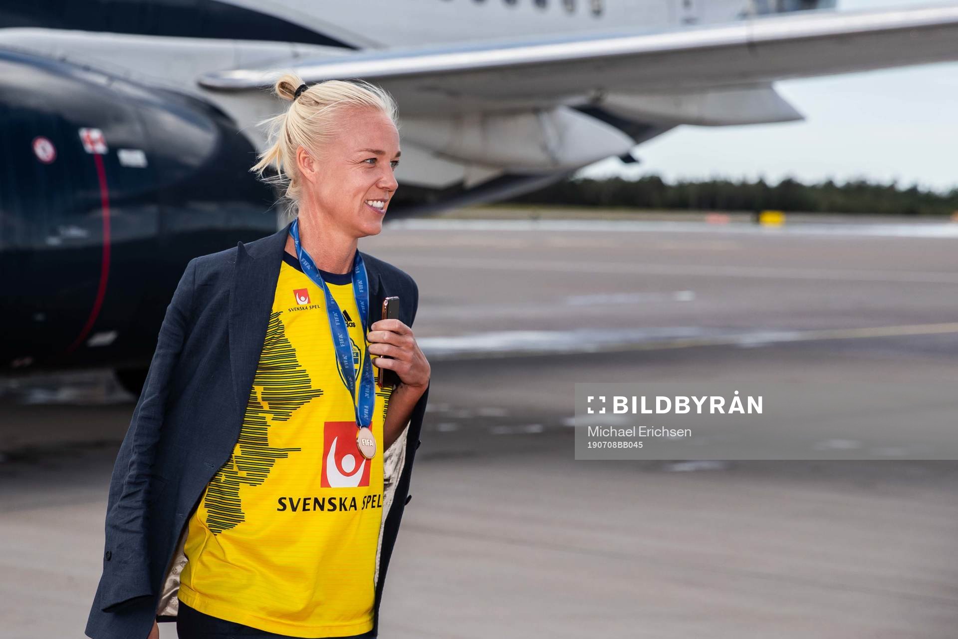 Caroline Seger arrives at Landvetter