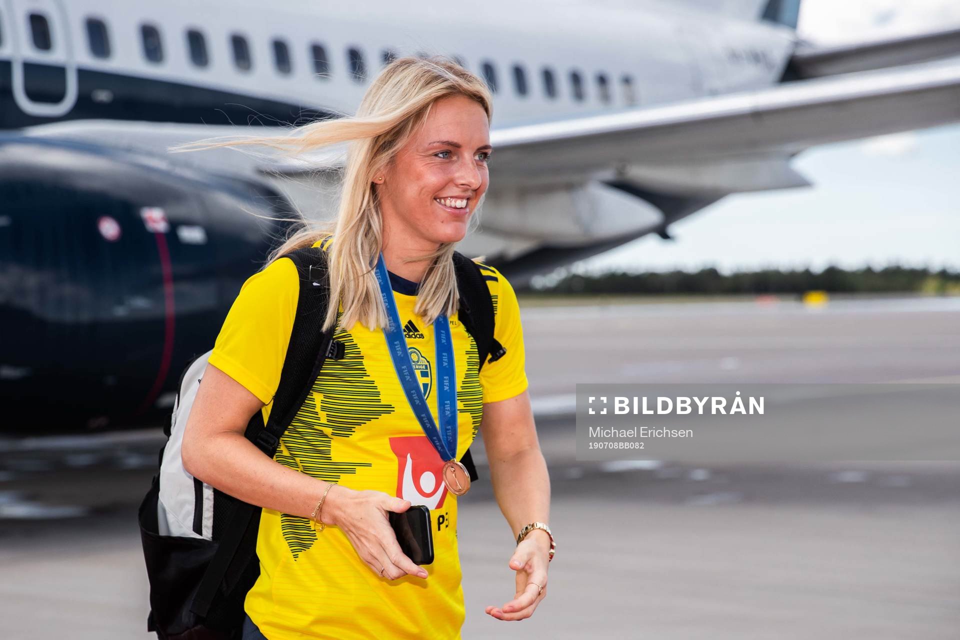 Mimmi Larsson arrives at Landvetter