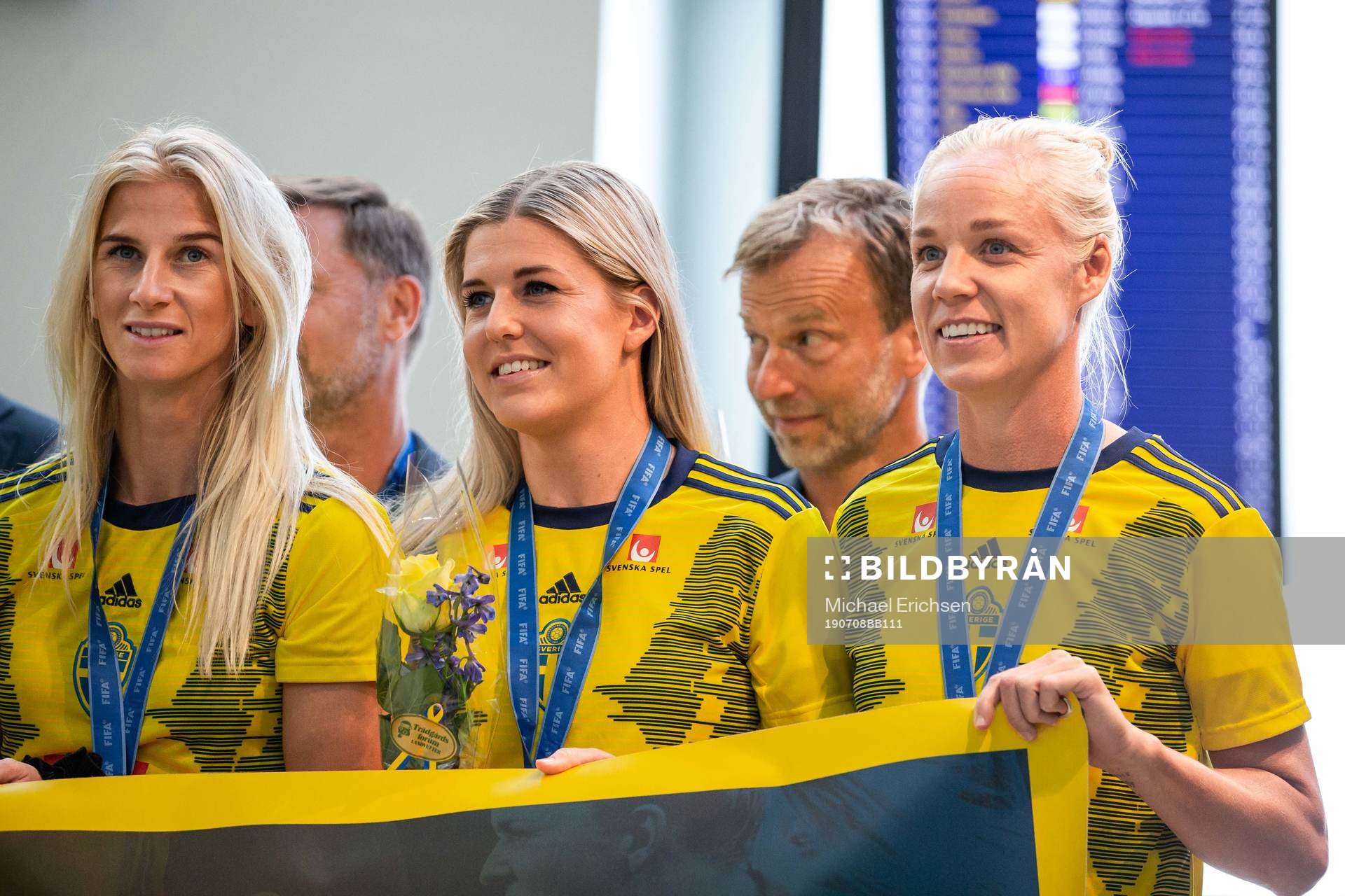 Sofia Jakobsson, Olivia Schough and Caroline Seger arrive
