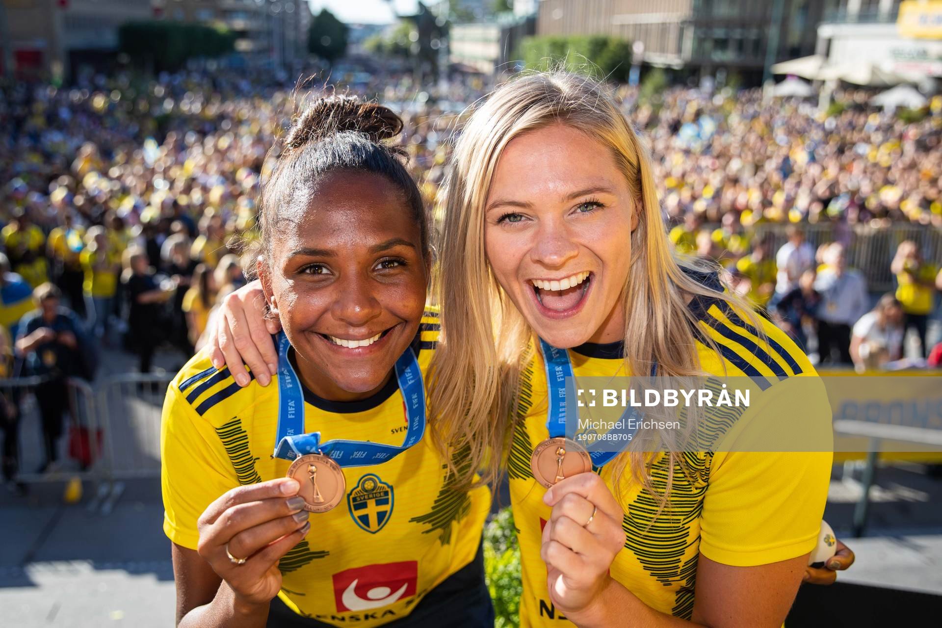 Madelen Janogy and Fridolina Rolfö pose with their medals
