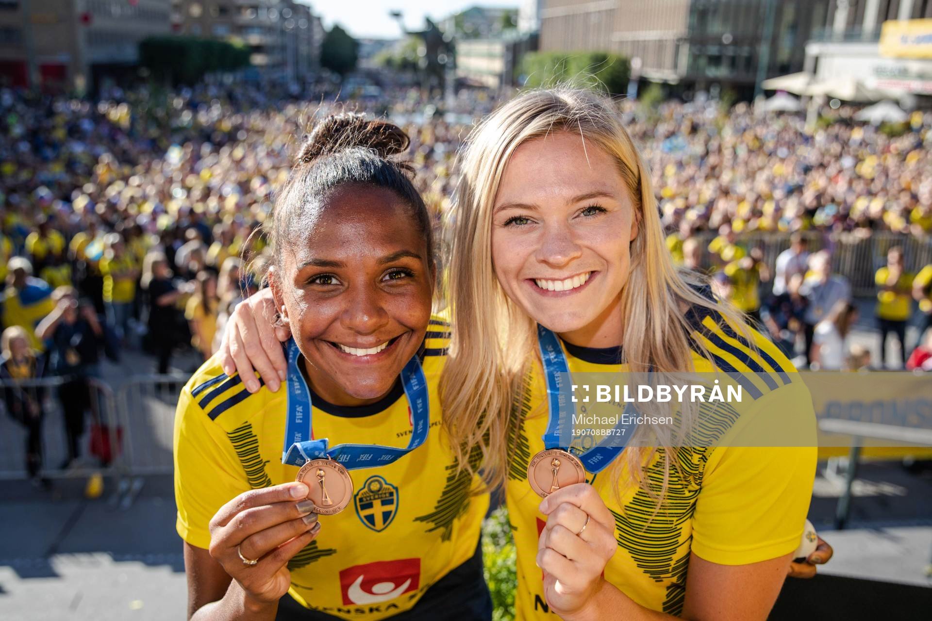 Madelen Janogy and Fridolina Rolfö pose with their medals