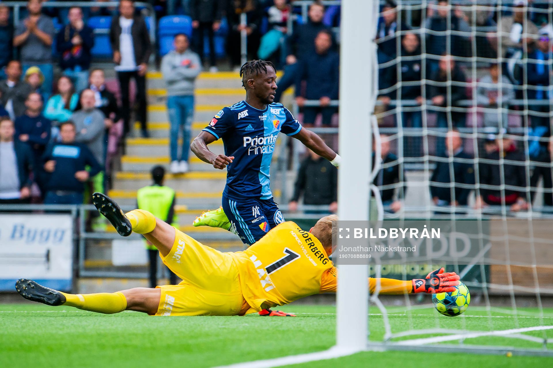 Djurgårdens Mohamed Buya Turay och AFC Eskilstunas