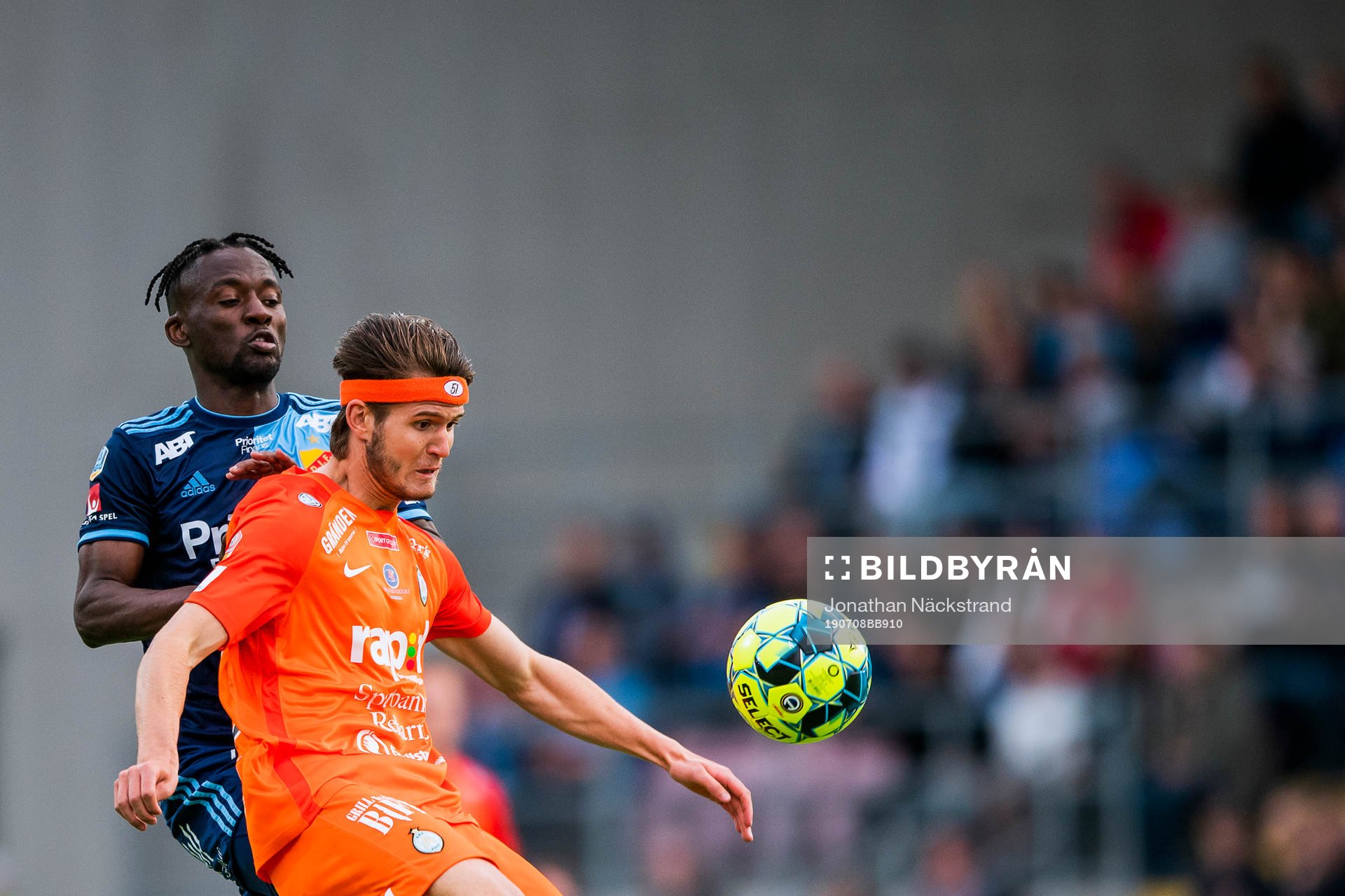 Djurgårdens Mohamed Buya Turay och AFC Eskilstunas Wilhelm