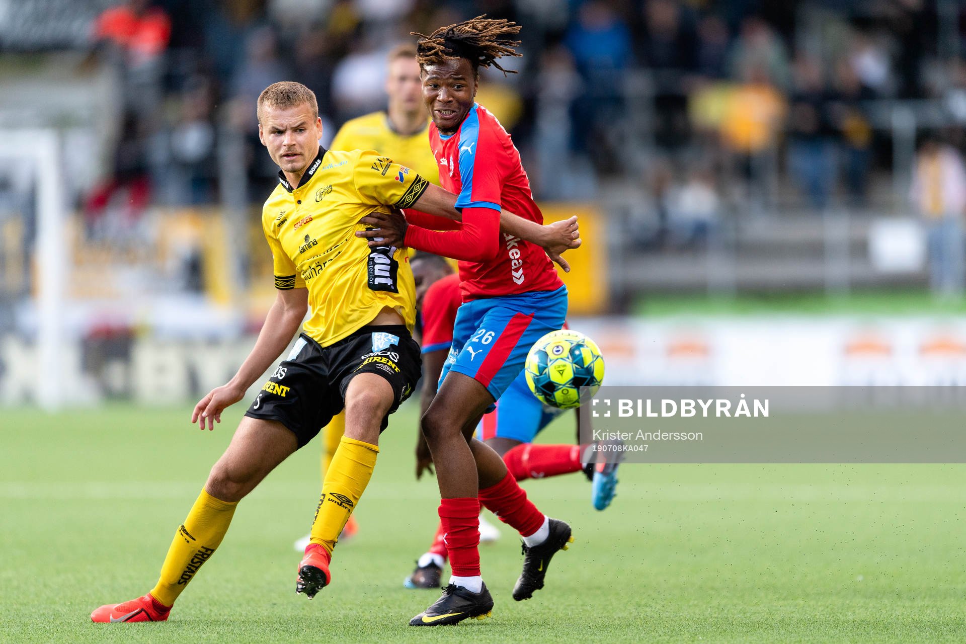 Elfsborgs Gustav Henriksson och Helsingborgs Kundai Benyu