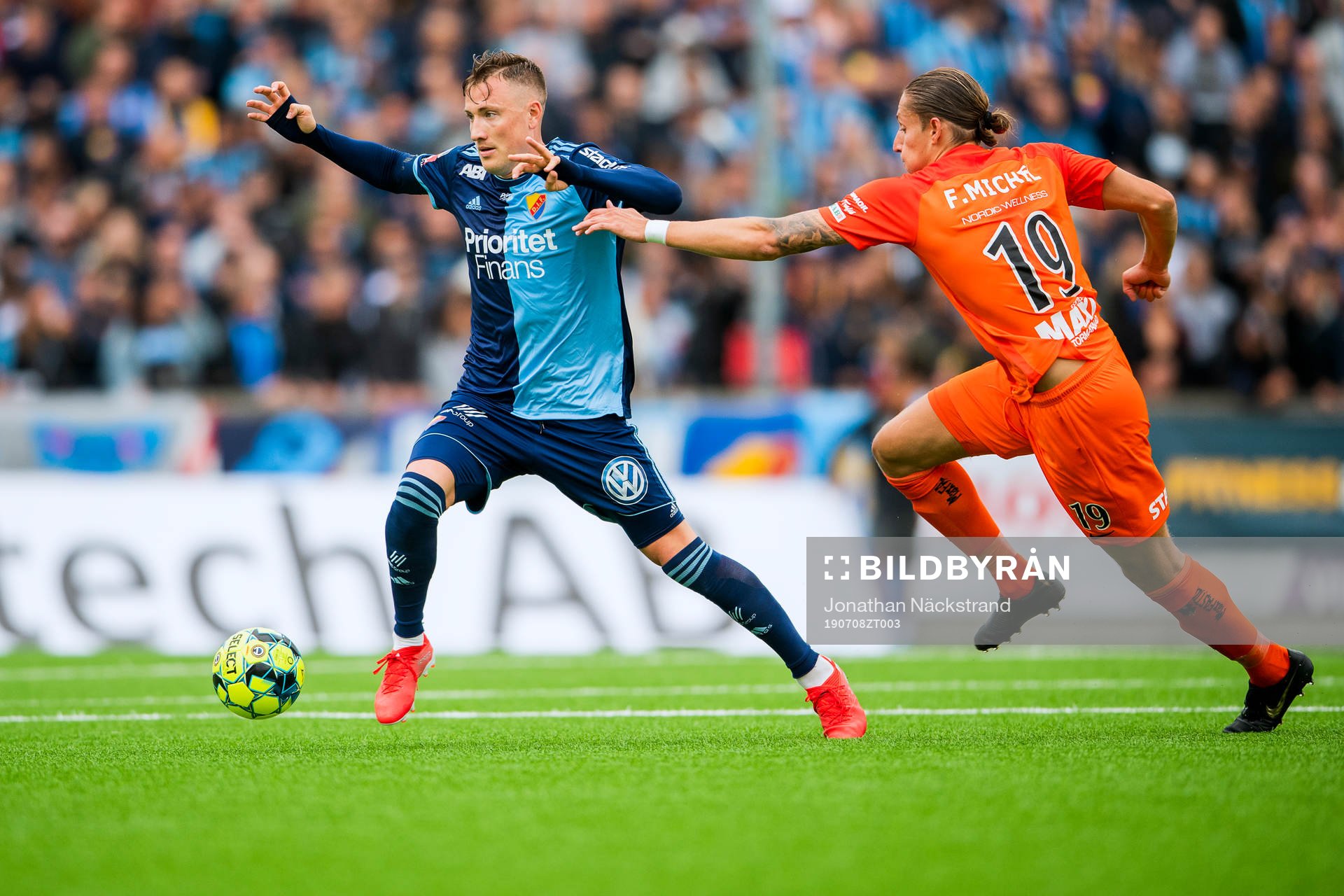 Djurgårdens Fredrik Ulvestad och AFC Eskilstunas Felix Michel Melki under fotbollsmatchen i Allsvenskan mellan AFC Eskilstuna och Djurgården den 8 juli 2019 i Eskilstuna.