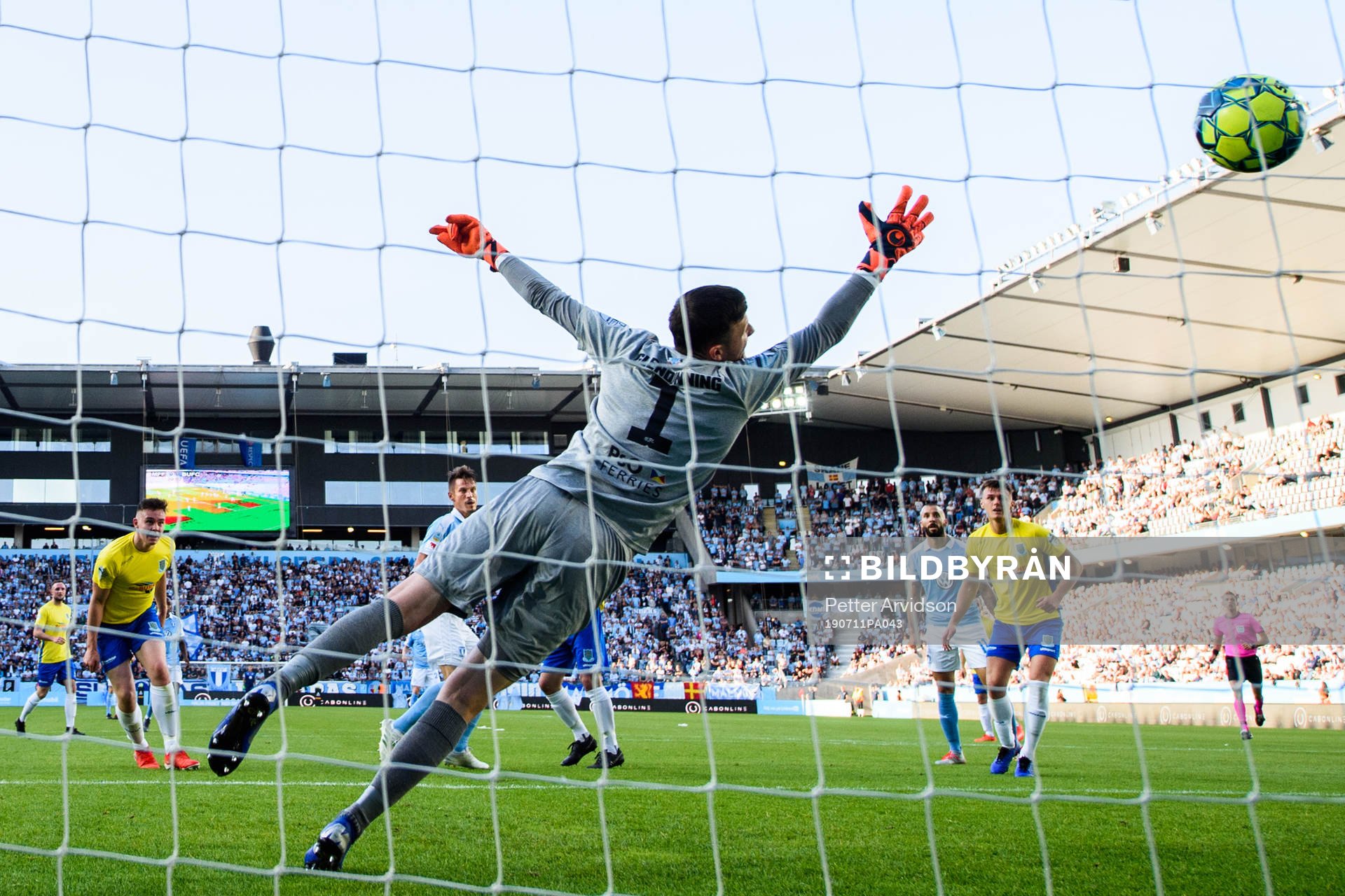 Markus Rosenberg of Malmö FF scores the 1-0 goal against
